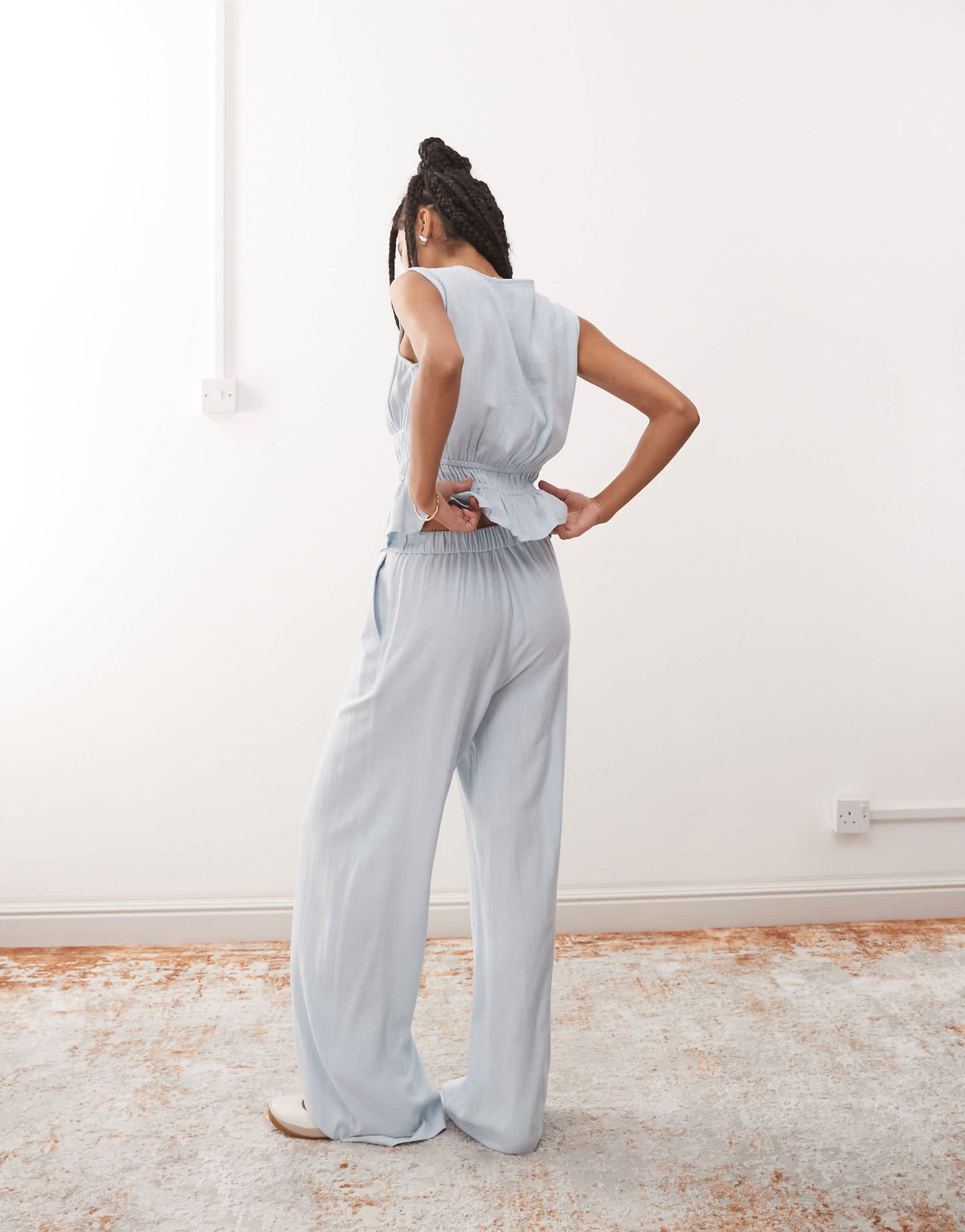 Reclaimed Vintage wide leg relaxed linen blend trouser in power blue