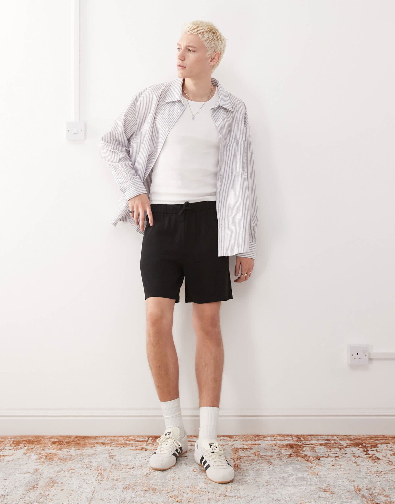 Reclaimed Vintage linen blend short in black