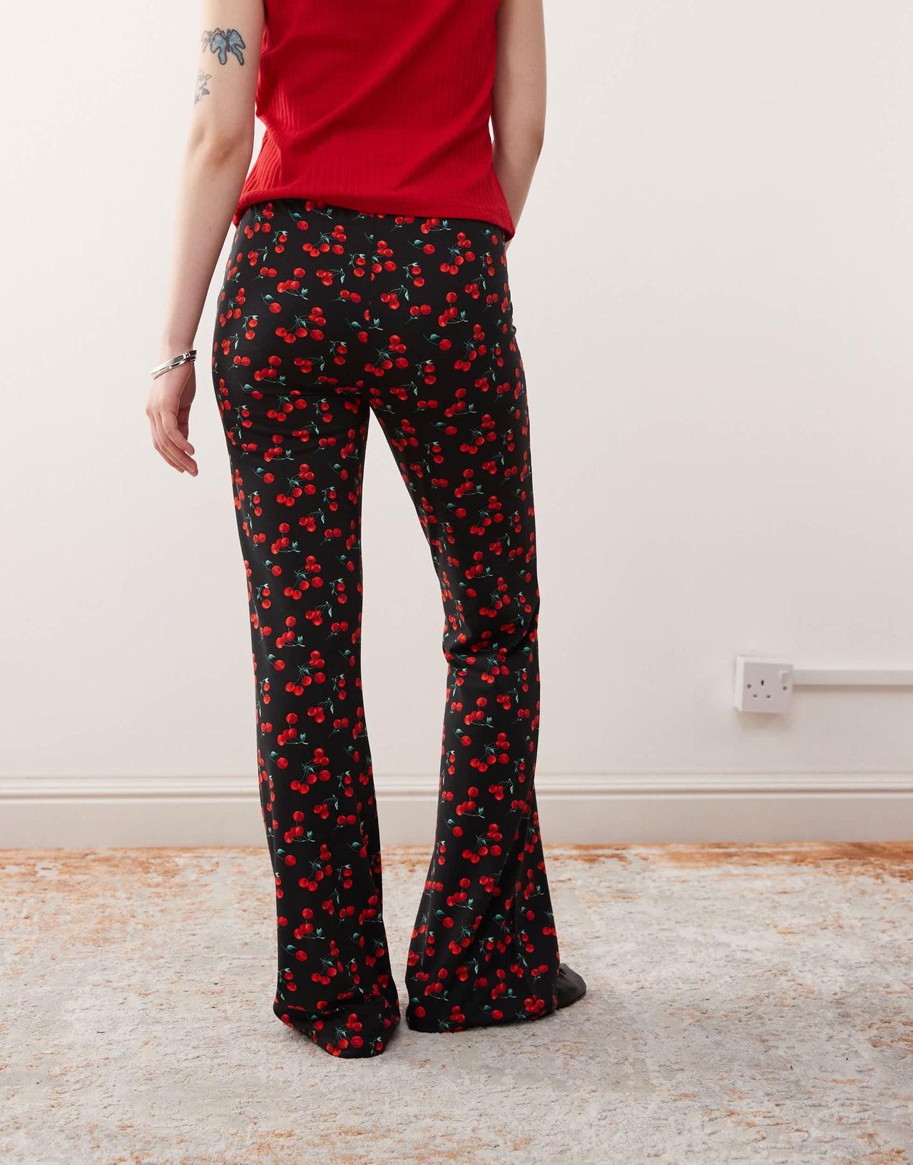 Noisy May Petite flare trouser in cherry print  - BLACK
