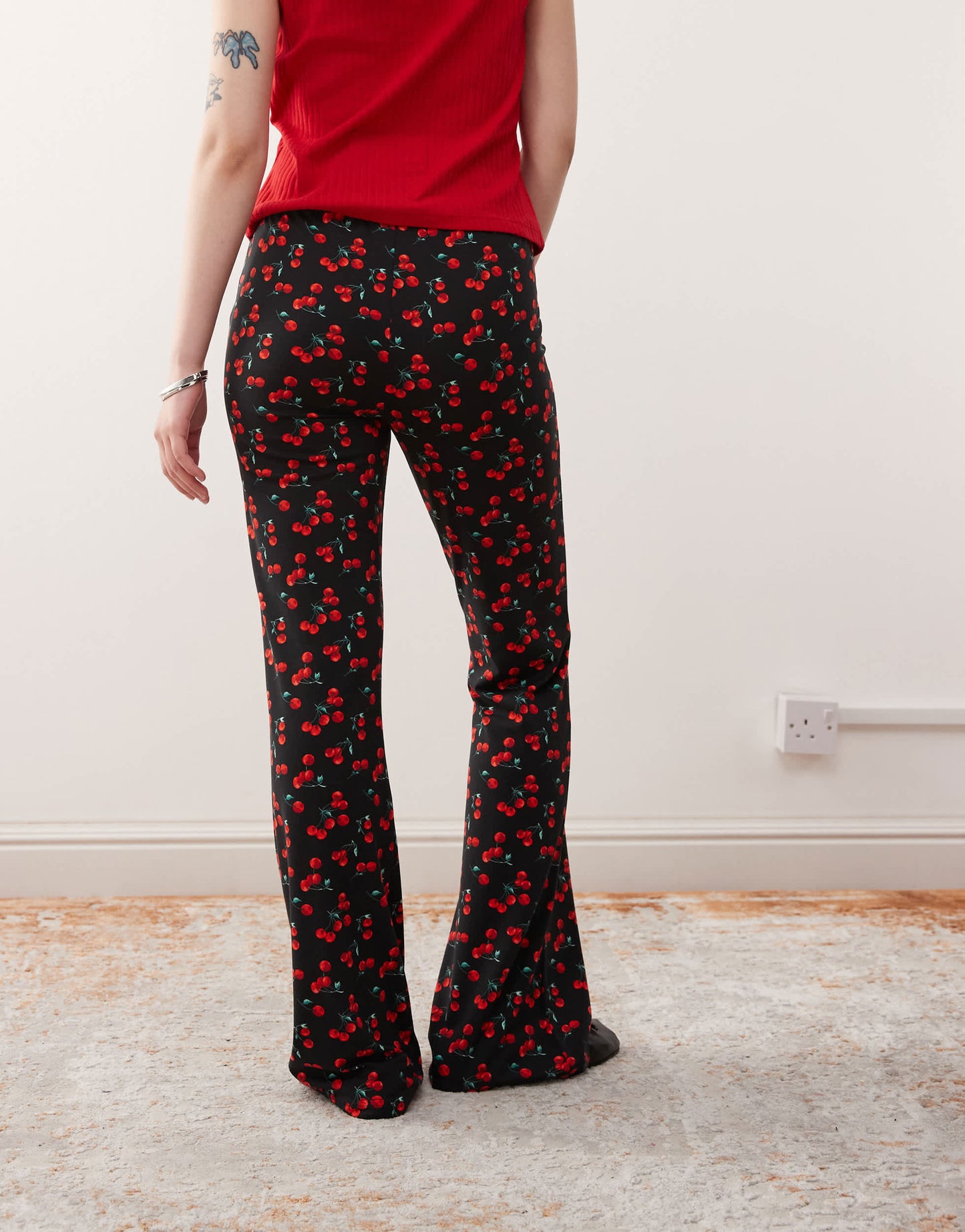 Noisy May Petite flare trouser in cherry print  - BLACK