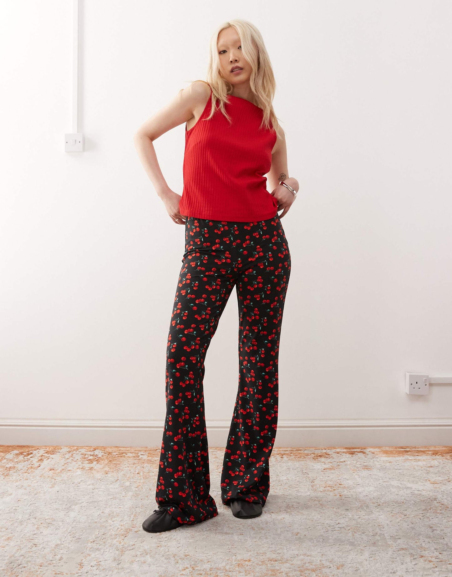 Noisy May Petite flare trouser in cherry print  - BLACK
