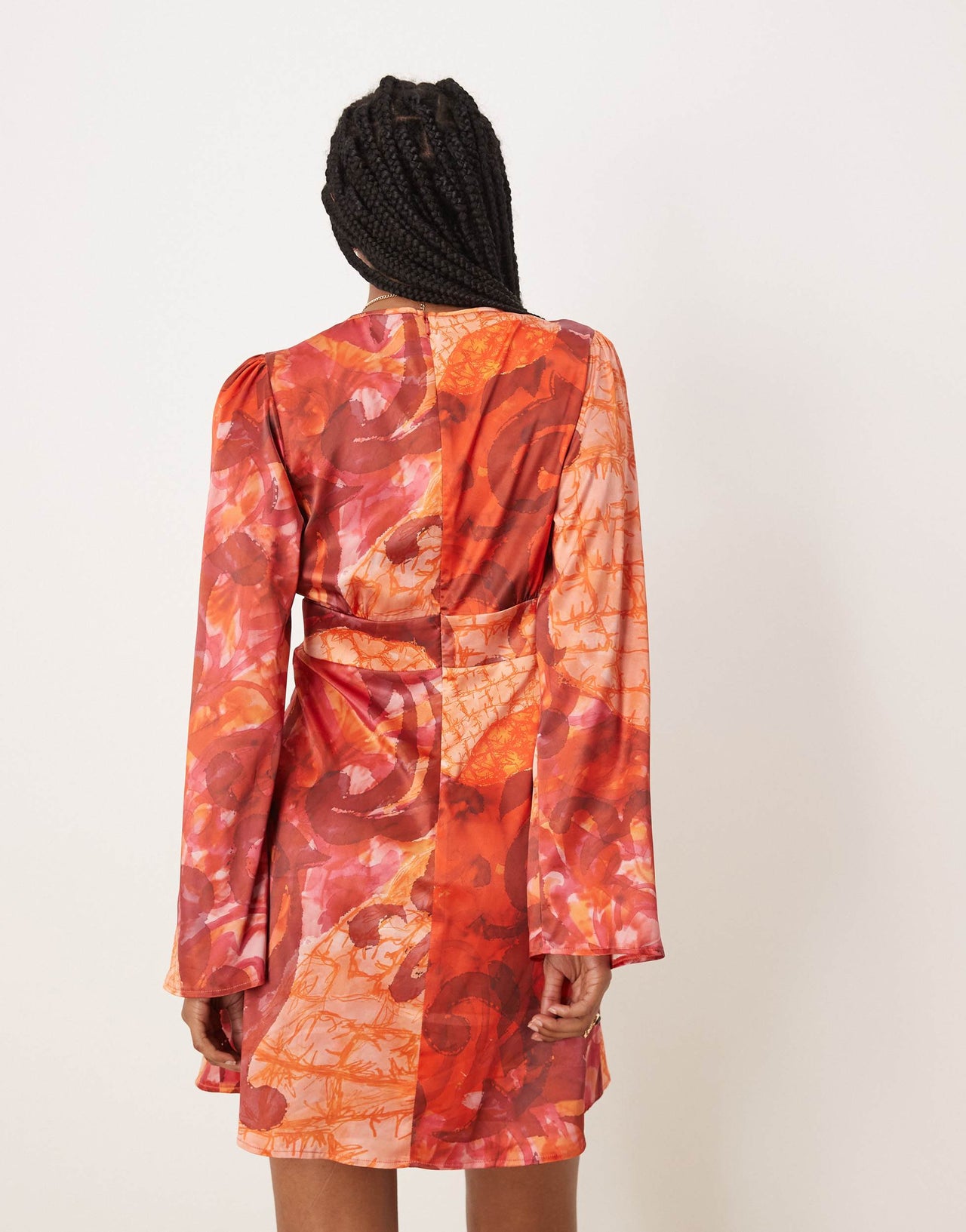 Isabelle Pennington-Edmead Nevis satin kimono sleeve mini dress in pineapple print