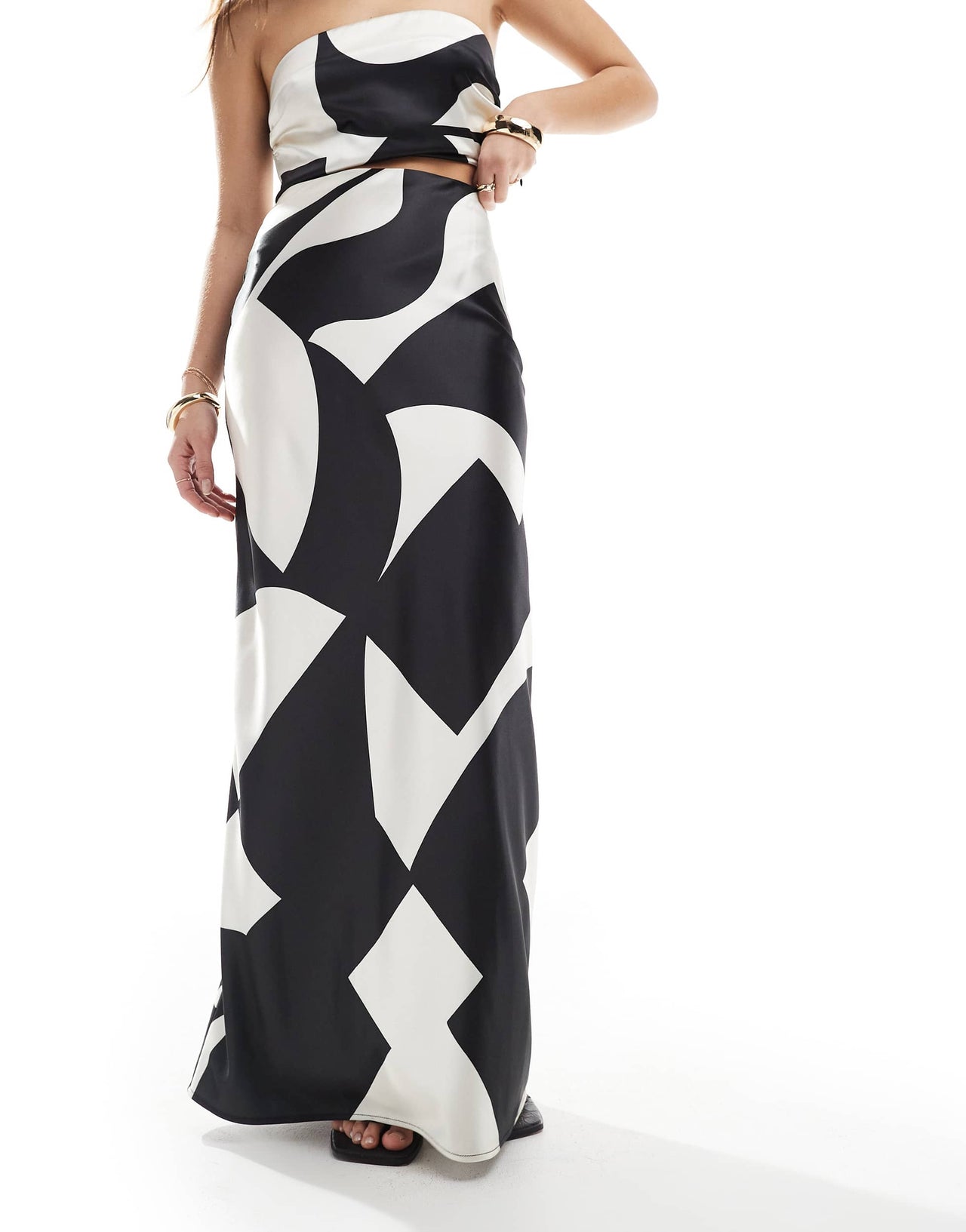 4th & Reckless satin maxi skirt co-ord in monochrome print