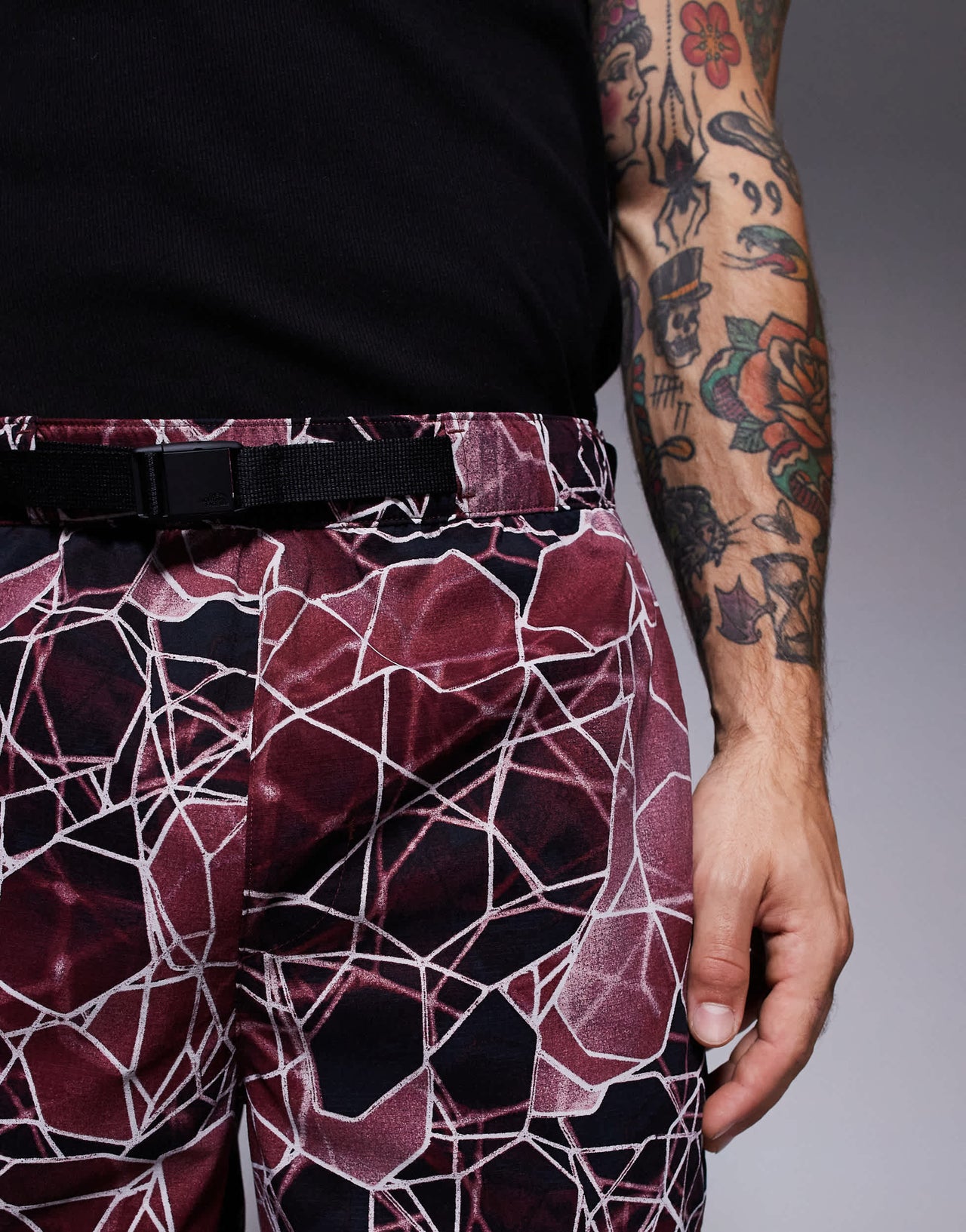 The North Face Class V Pathfinder belted logo shorts in burgundy print