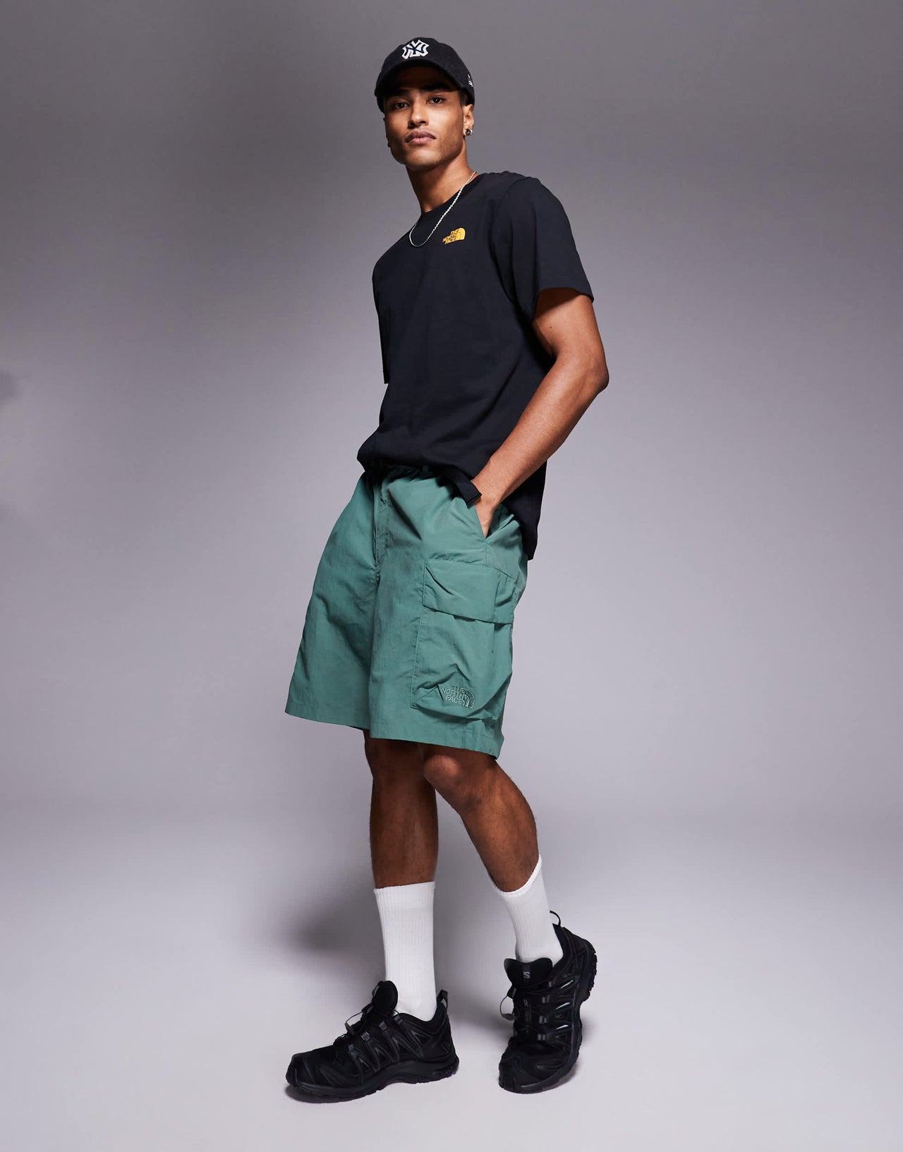 The North Face cargo pocket logo shorts in green