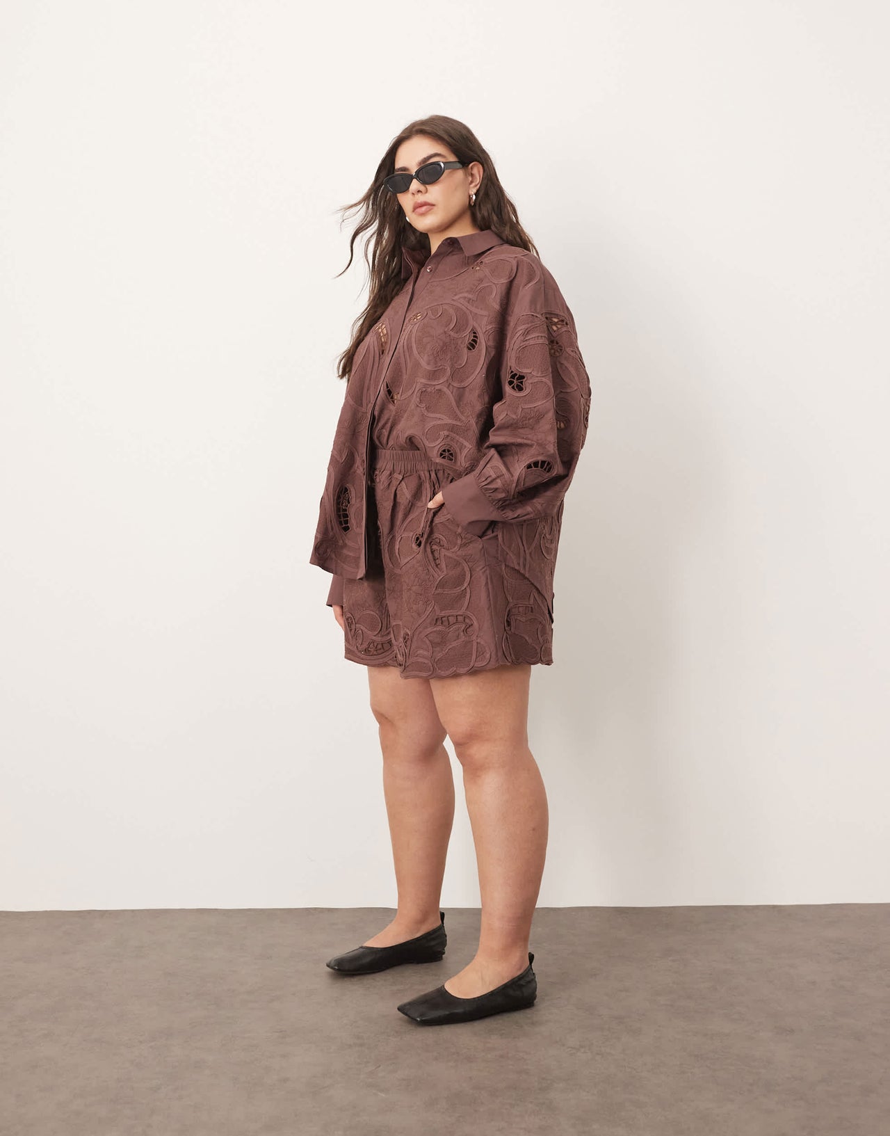 ARRANGE Curve cotton mirrored floral embroidered cutwork shorts co-ord in chocolate