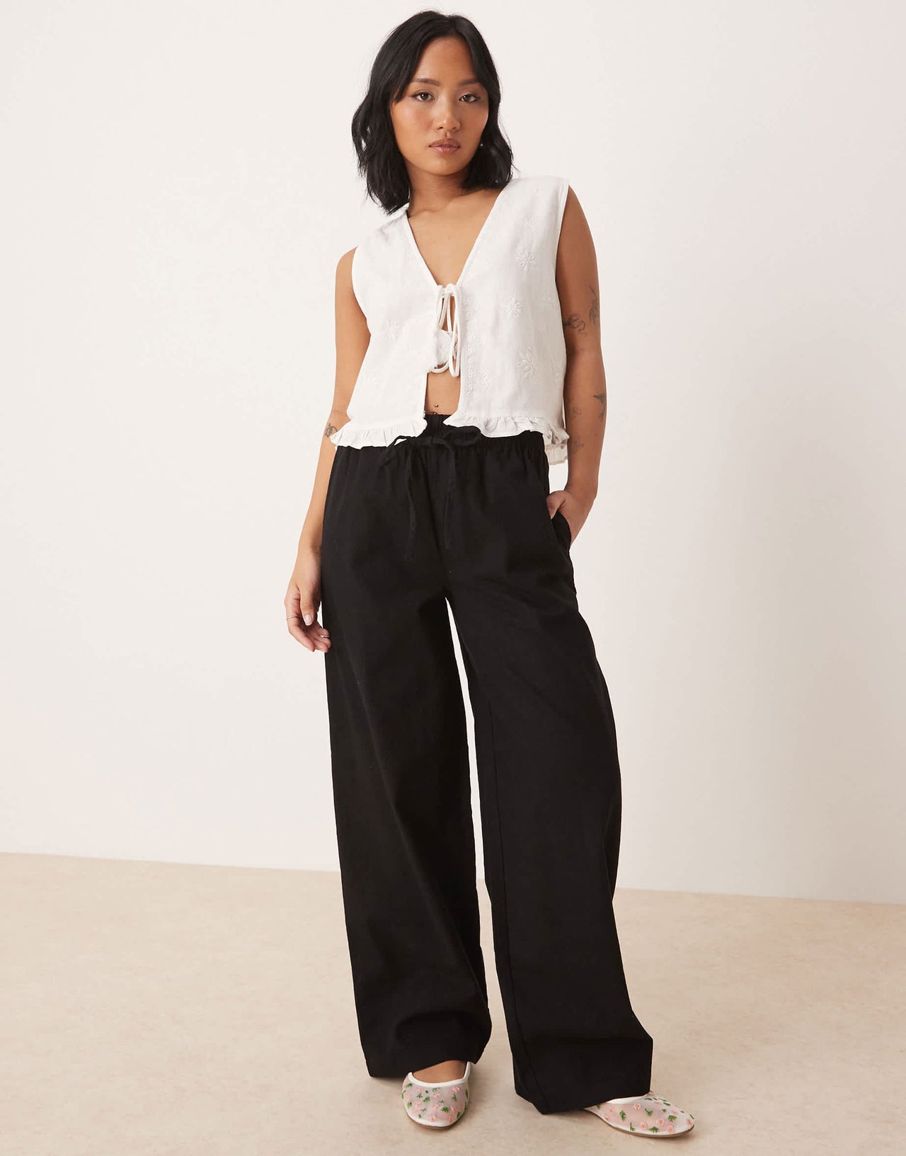ASOS DESIGN Petite linen look pull on trousers in black