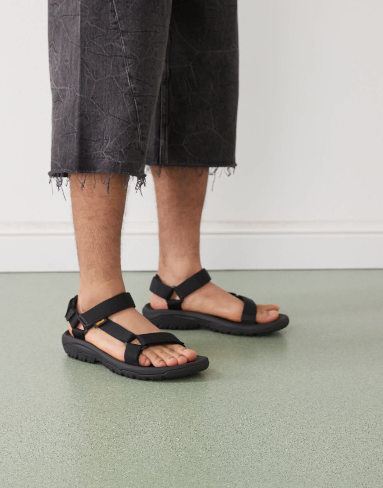 Teva Hurricane XLT2 in black