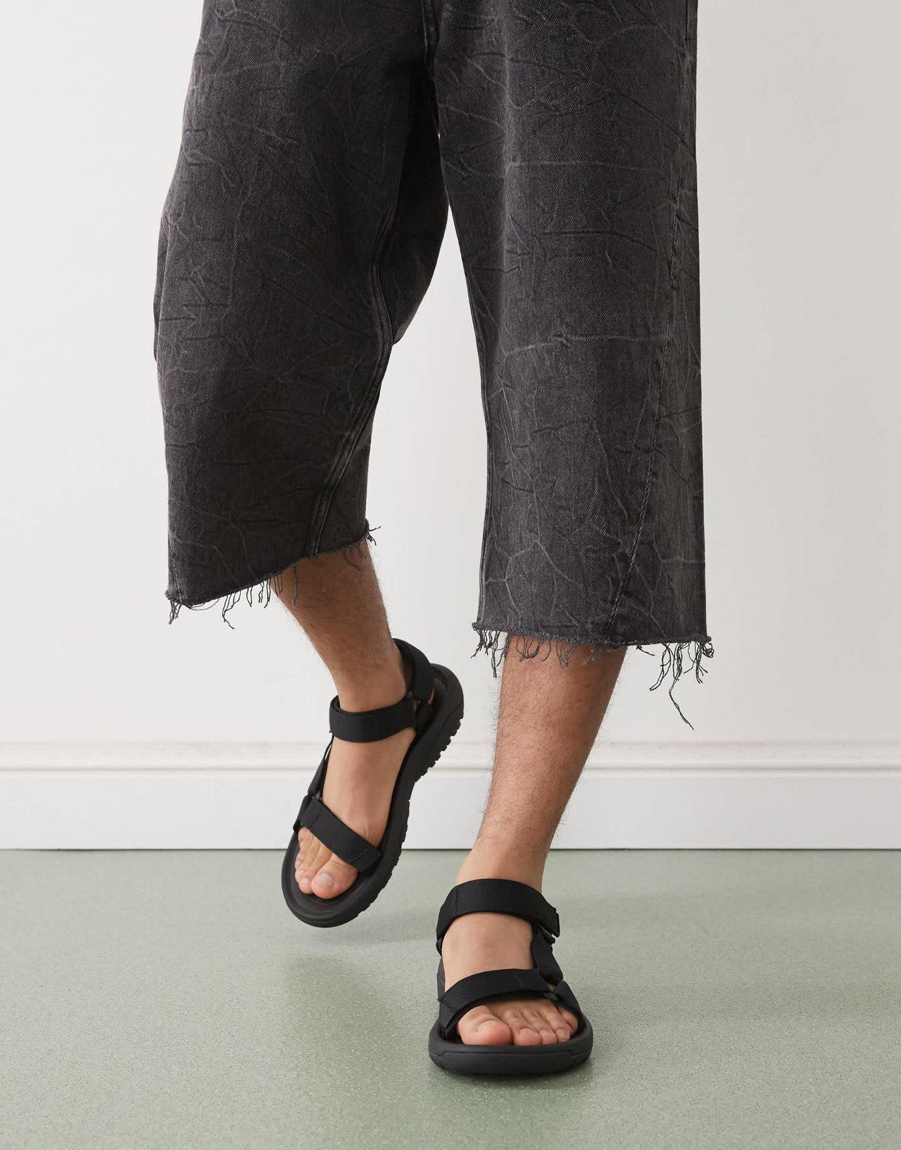 Teva Hurricane XLT2 in black