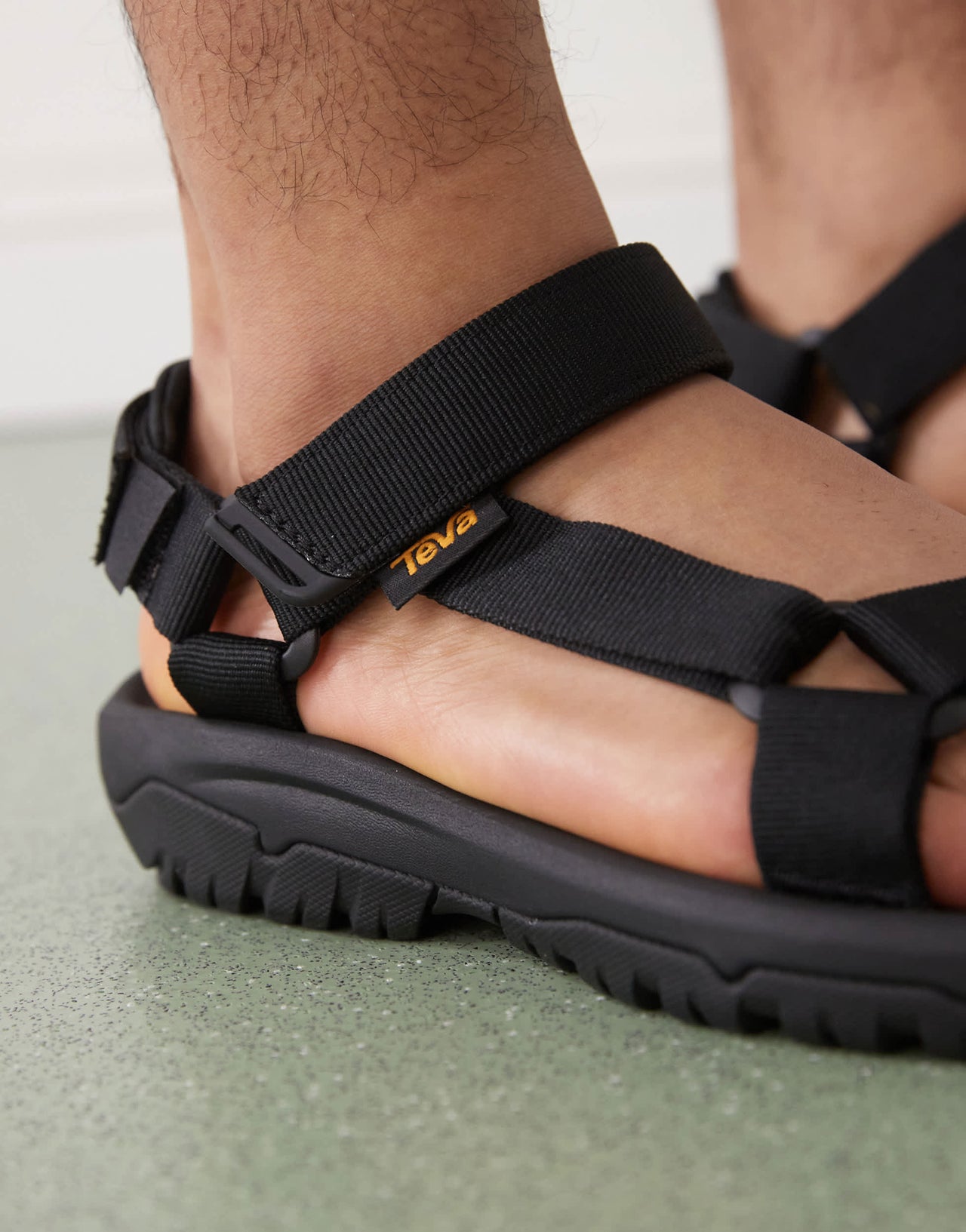 Teva Hurricane XLT2 in black