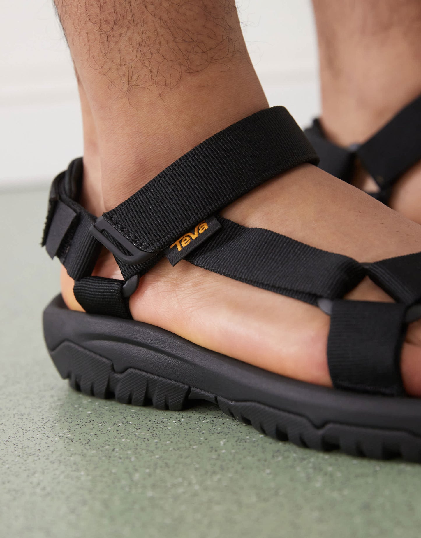 Teva Hurricane XLT2 in black