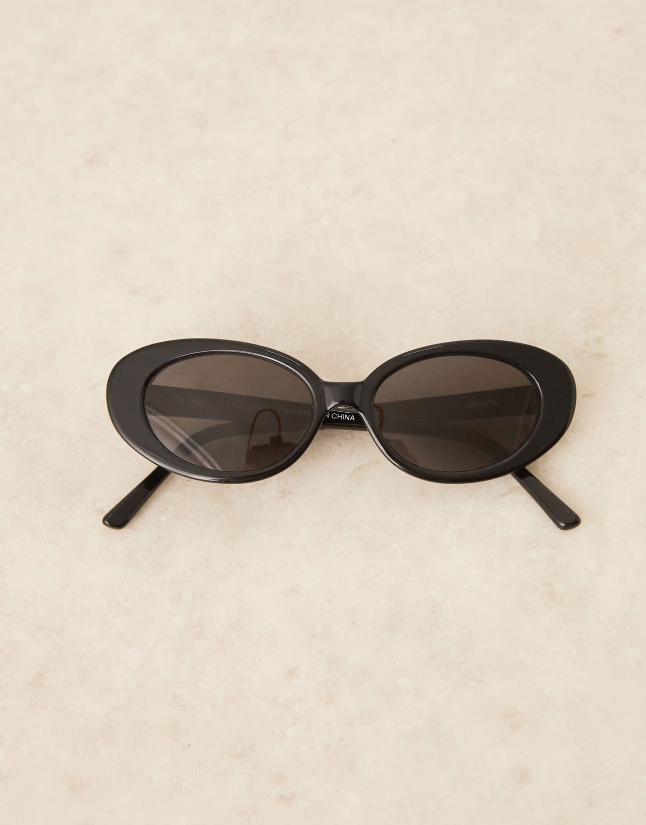 Lu Goldie Jeanne round sunglasses in black