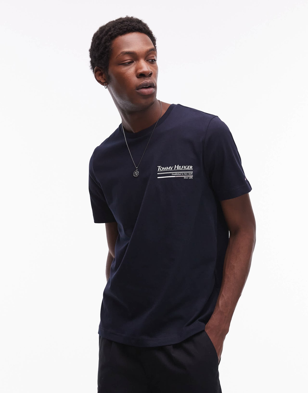 Tommy Hilfiger outline sailing t-shirt in navy