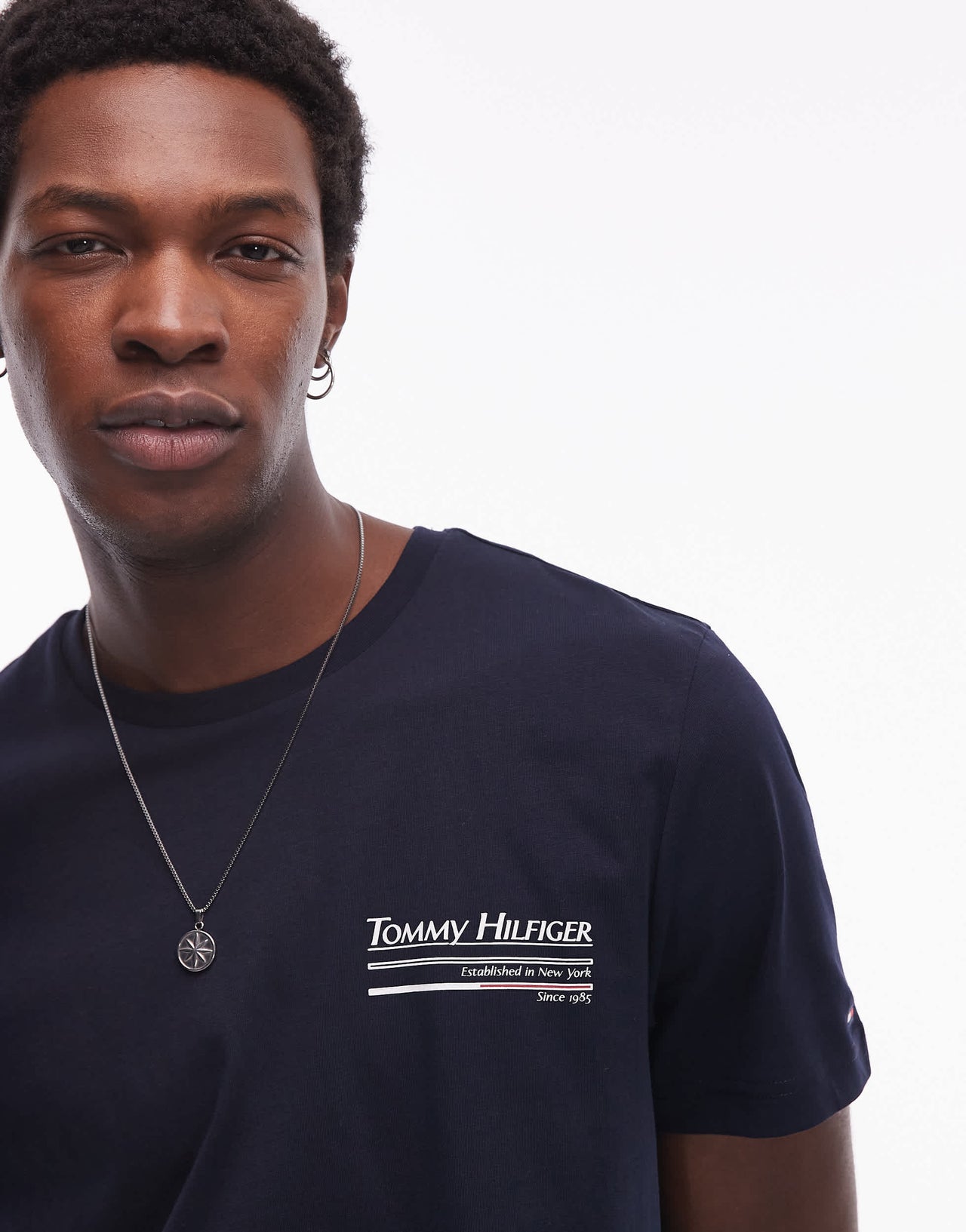 Tommy Hilfiger outline sailing t-shirt in navy