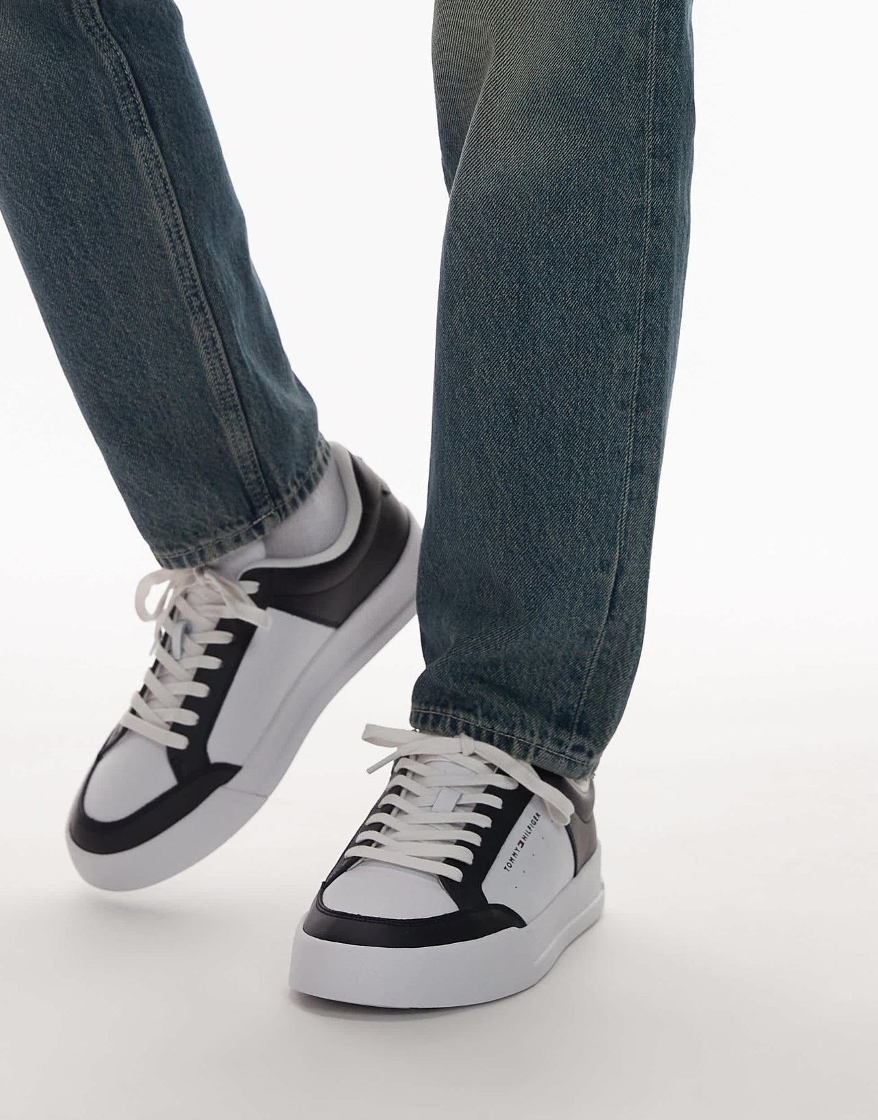 Tommy Hilfiger court trainers in white and navy