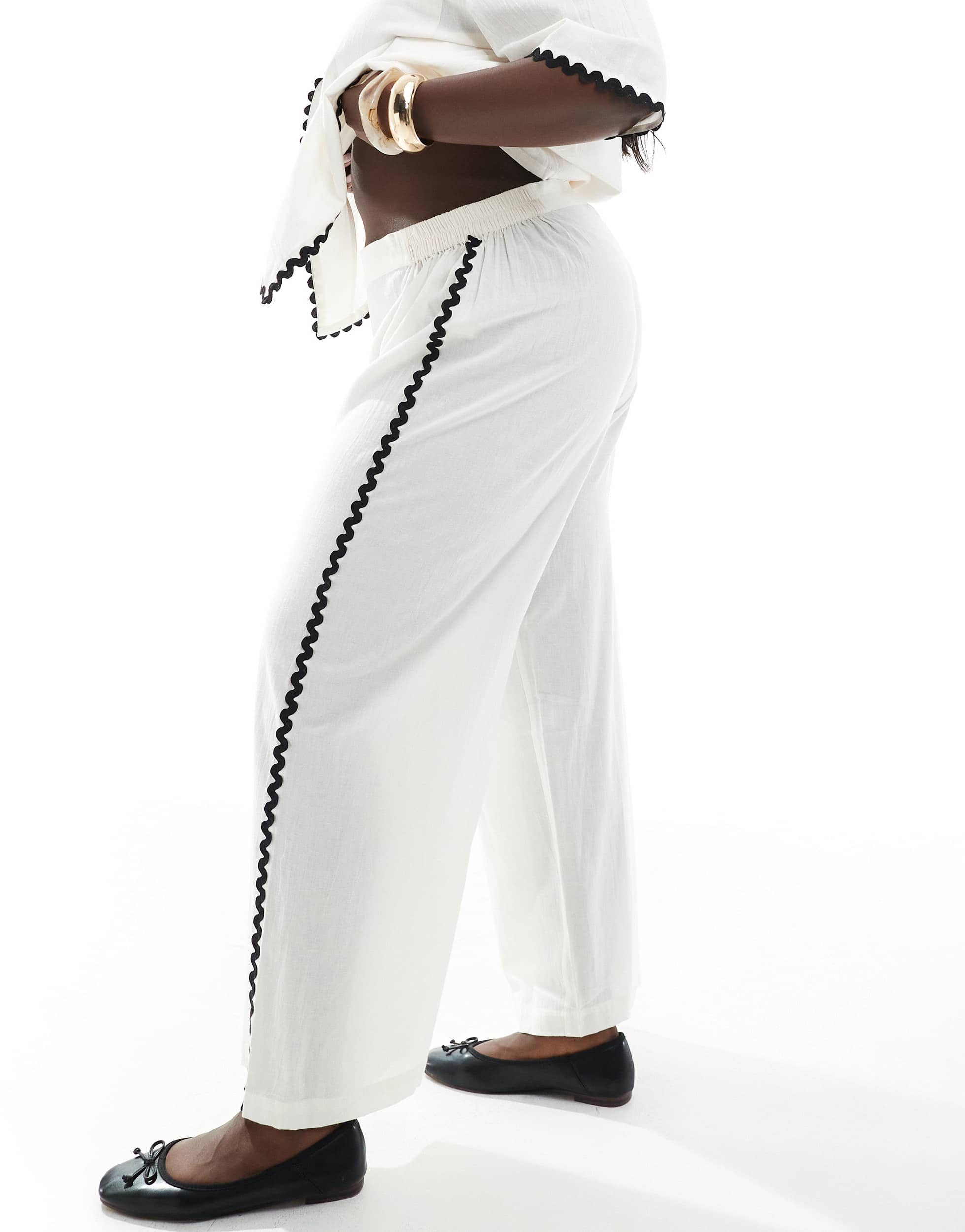 Esmee Curve Exclusive ric rac beach trouser co-ord in white