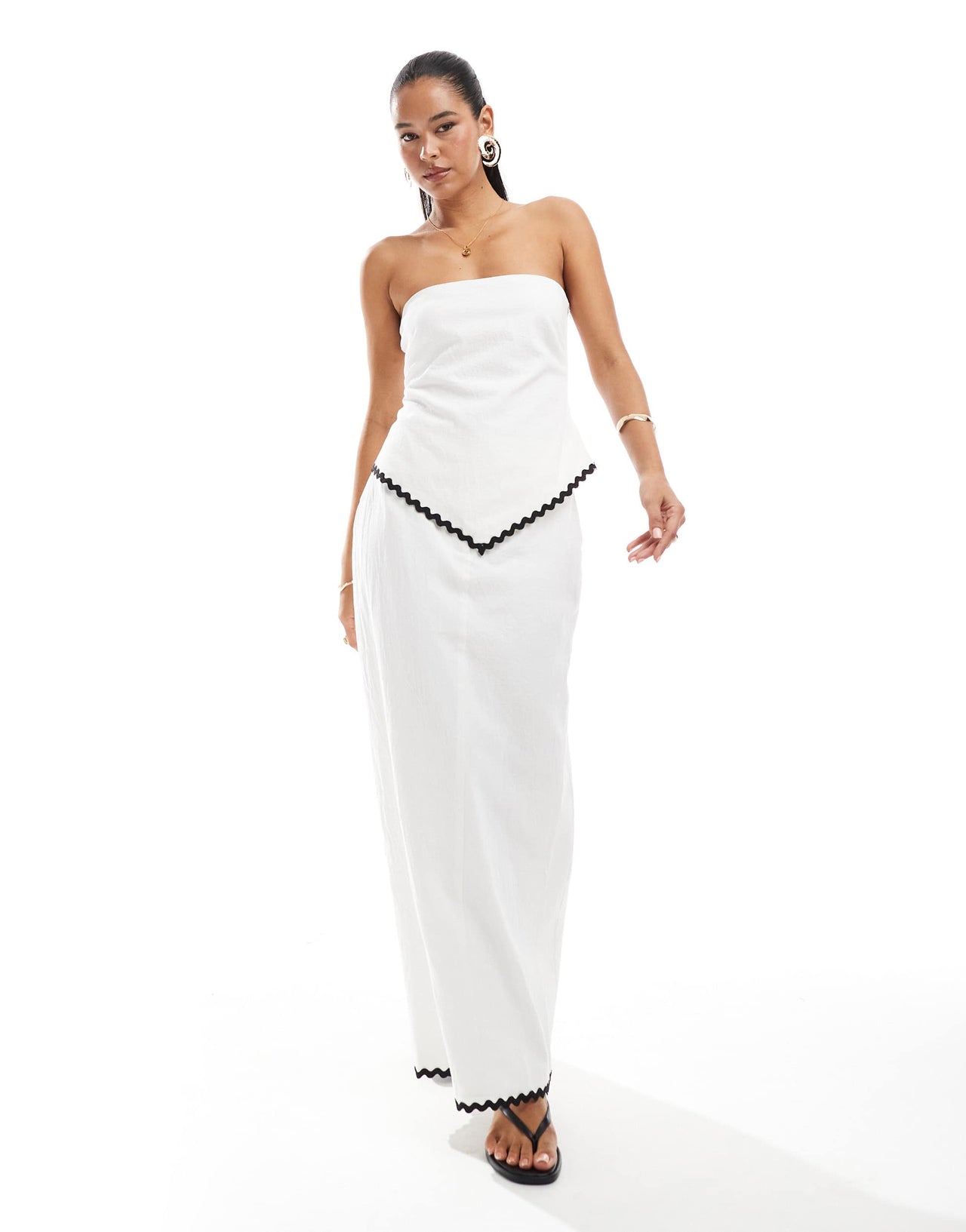 4th & Reckless linen look bandeau envelope hem contrast scallop trim top co-ord in mono