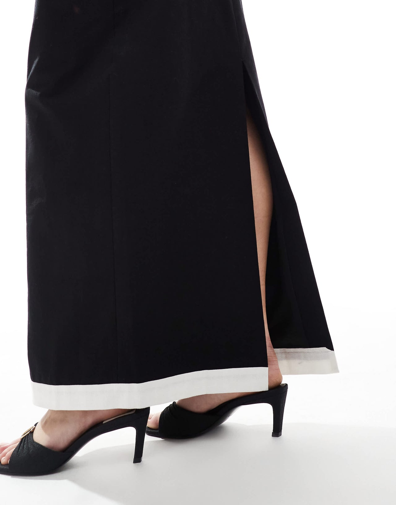 4th & Reckless linen look contrast edge maxi skirt co-ord in mono