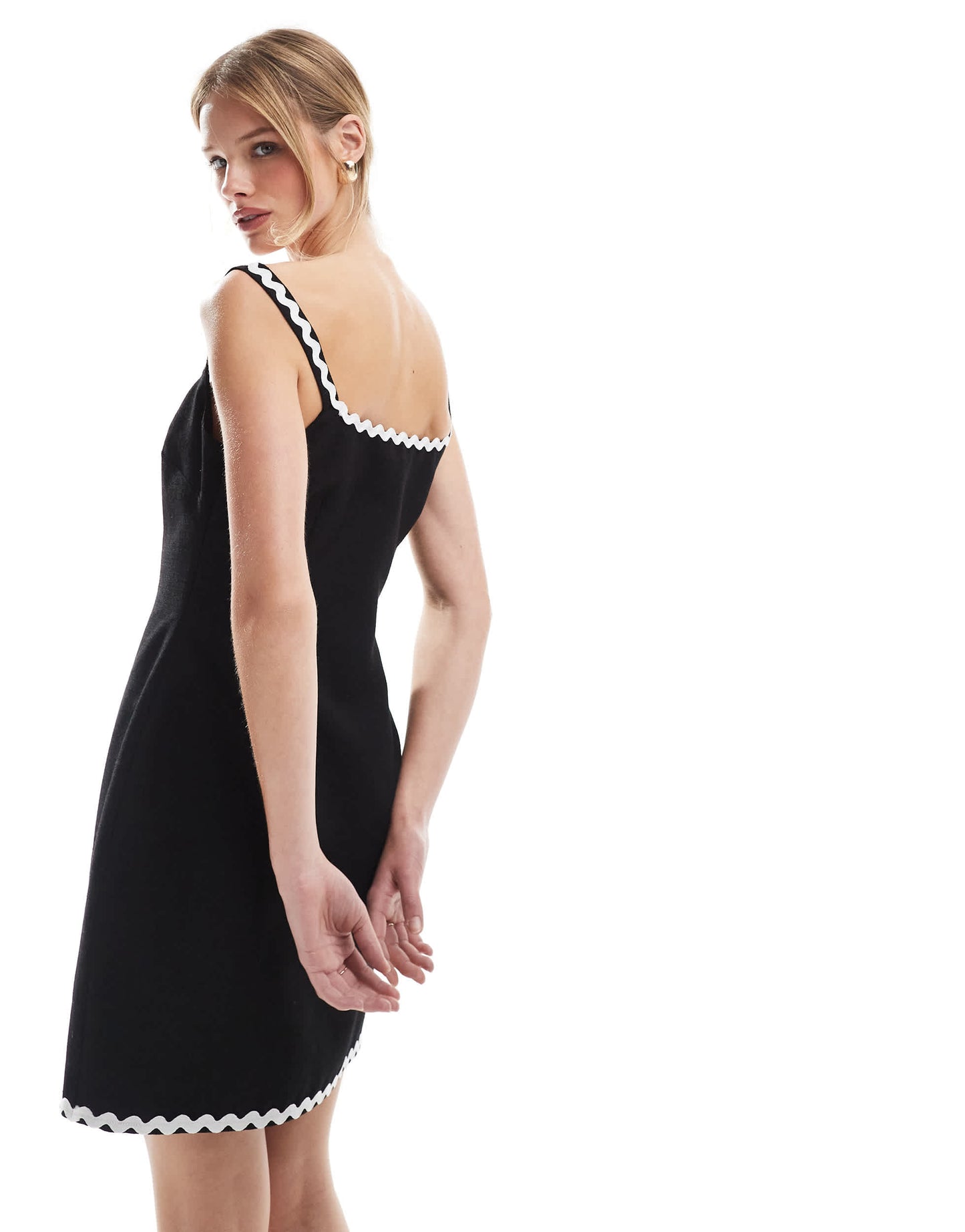 4th & Reckless linen look square neck contrast ric rac trim mini dress in mono
