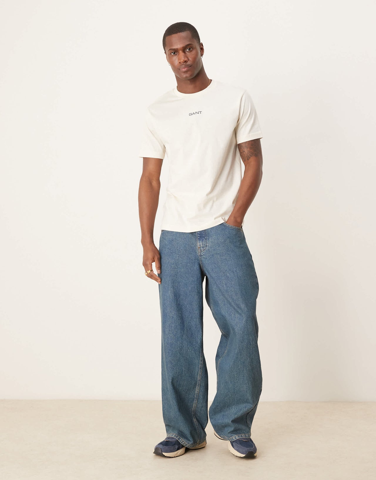 GANT central logo t-shirt in cream