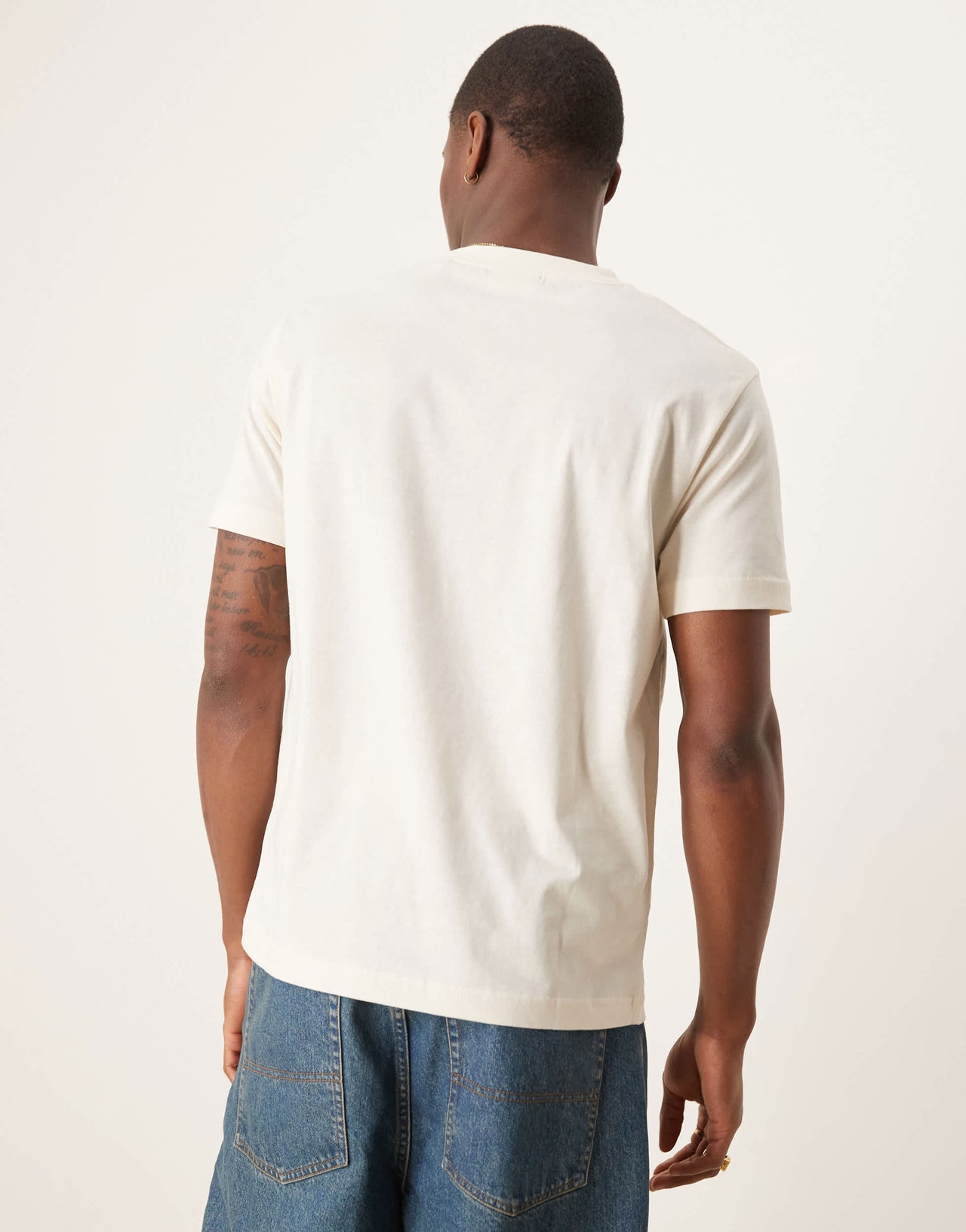 GANT central logo t-shirt in cream