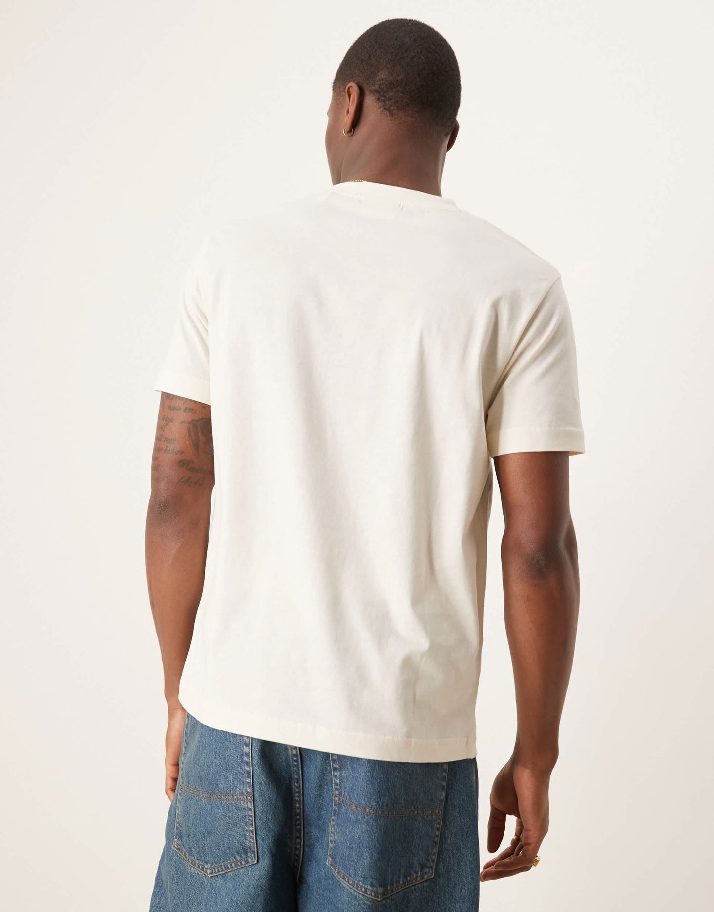 GANT central logo t-shirt in cream