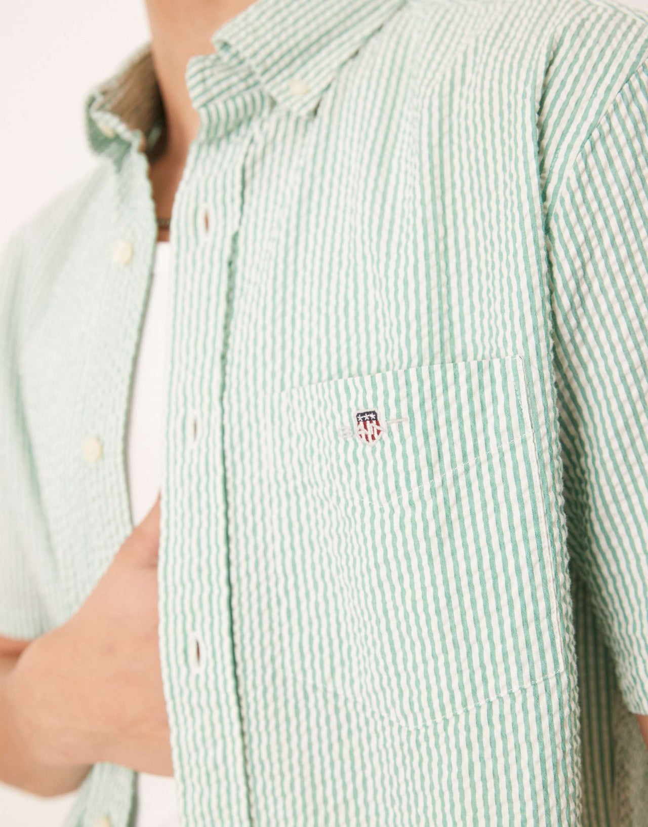 GANT sheild logo short sleeve seersucker stripe shirt in mid green