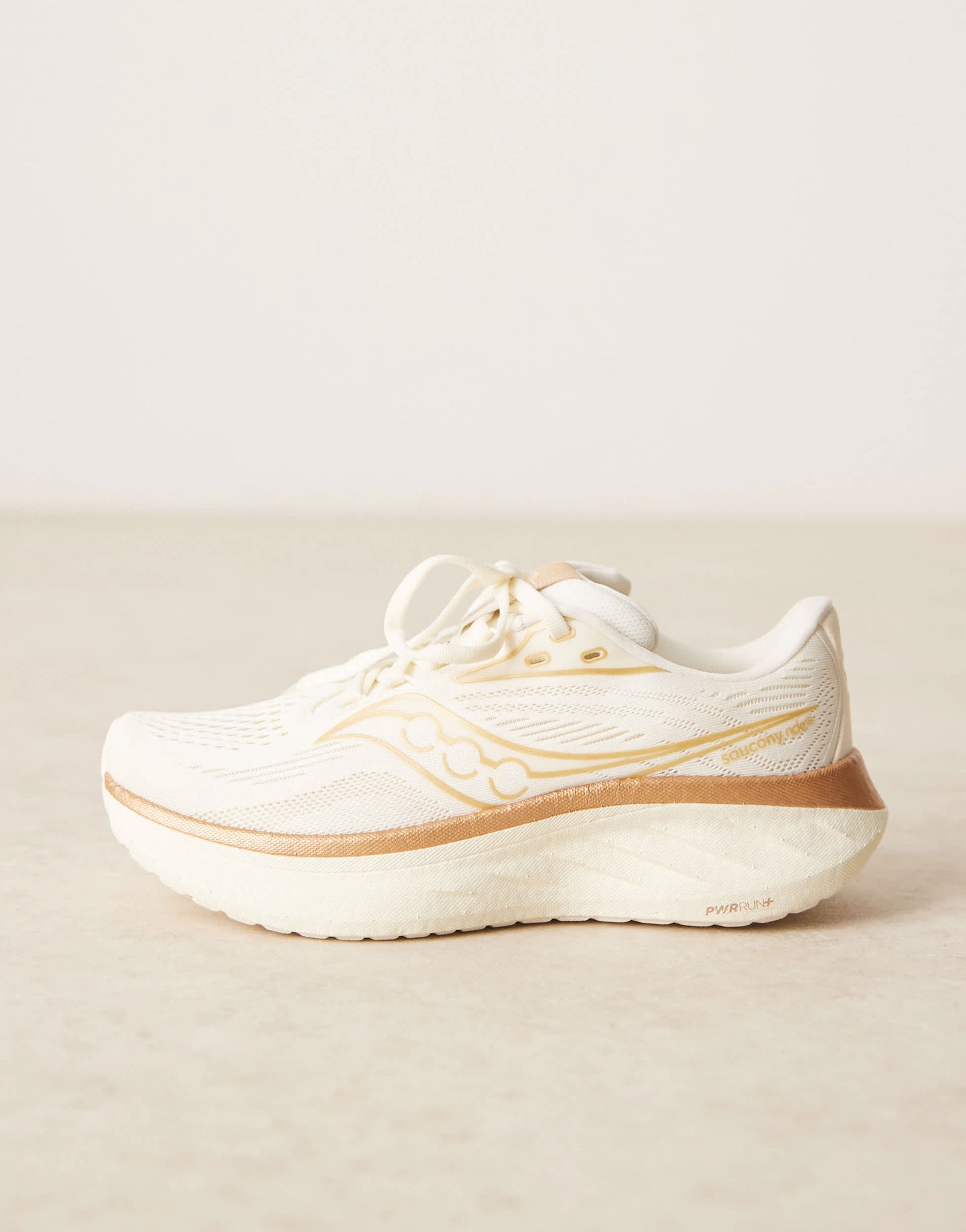 Saucony Ride 18 neutral cushioning trainers in vanilla