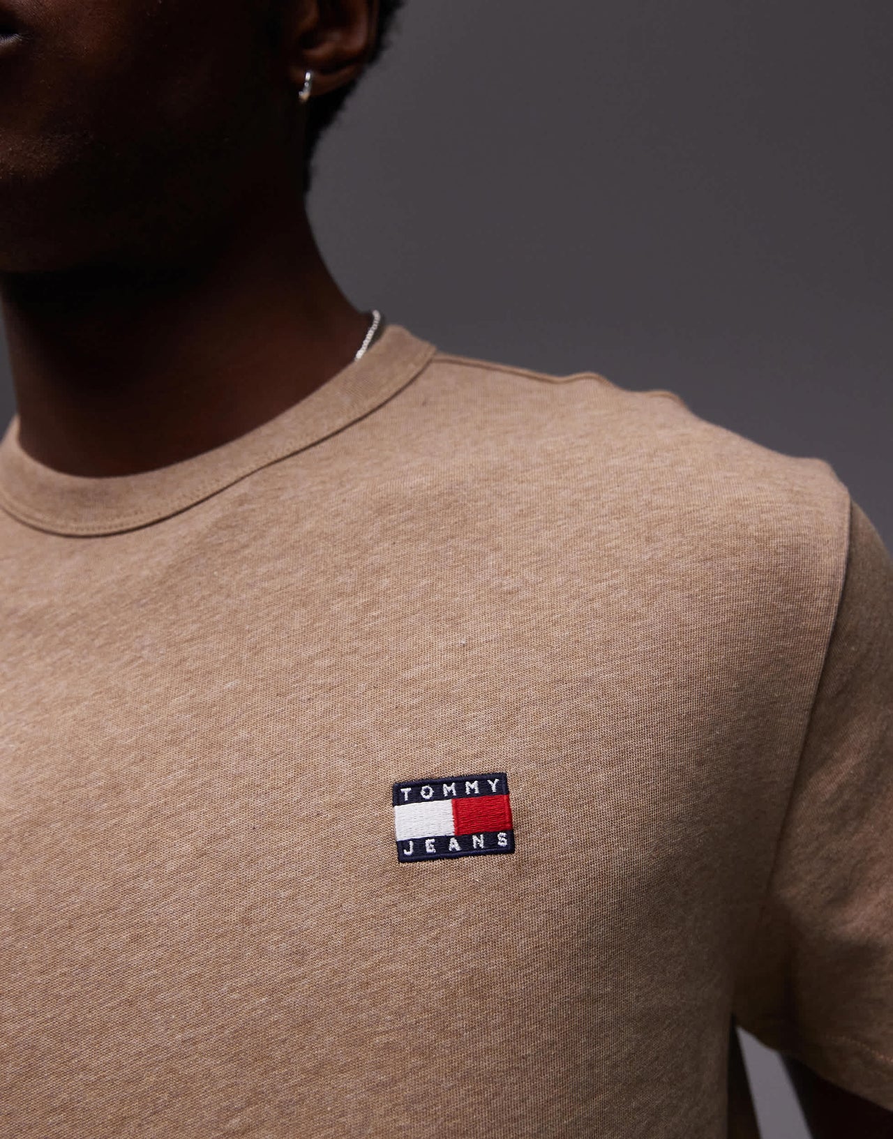 Tommy Jeans regular badge logo t-shirt in beige melange