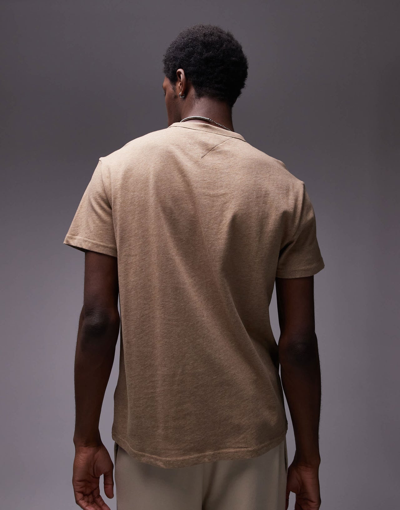 Tommy Jeans regular badge logo t-shirt in beige melange