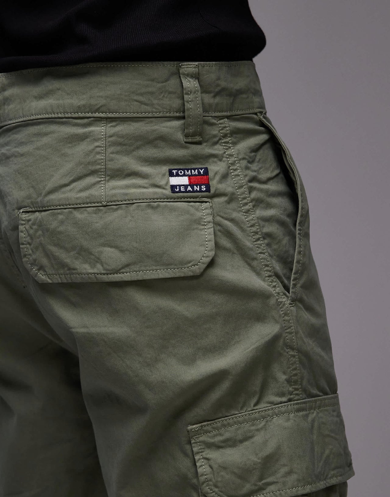 Tommy Jeans Otis regular cargo shorts in green
