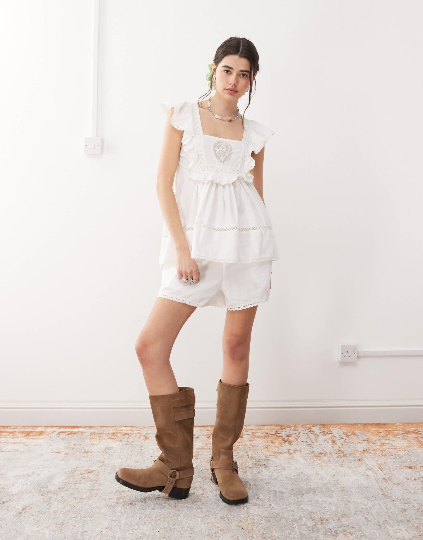 Reclaimed Vintage pull on short co-ord in white with embroidery edge