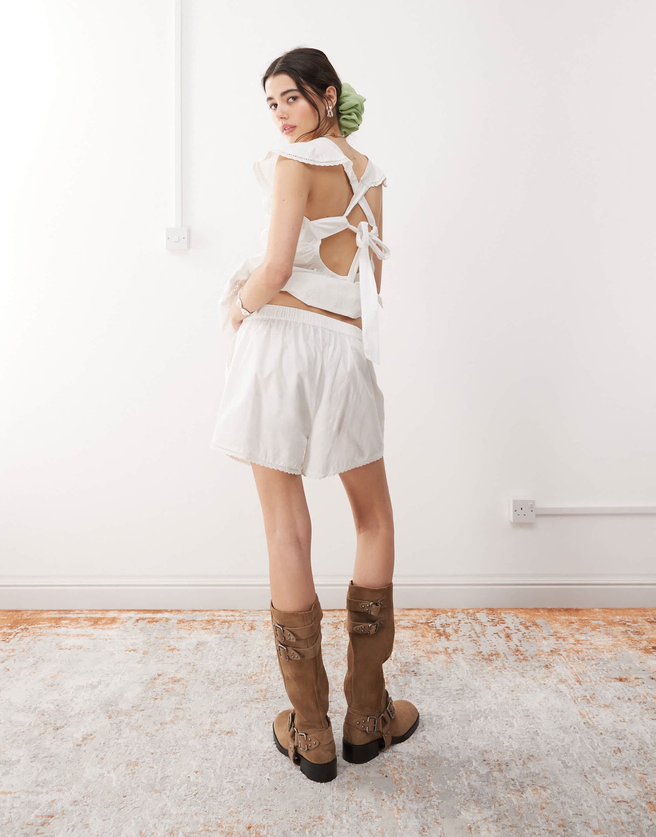 Reclaimed Vintage pull on short co-ord in white with embroidery edge