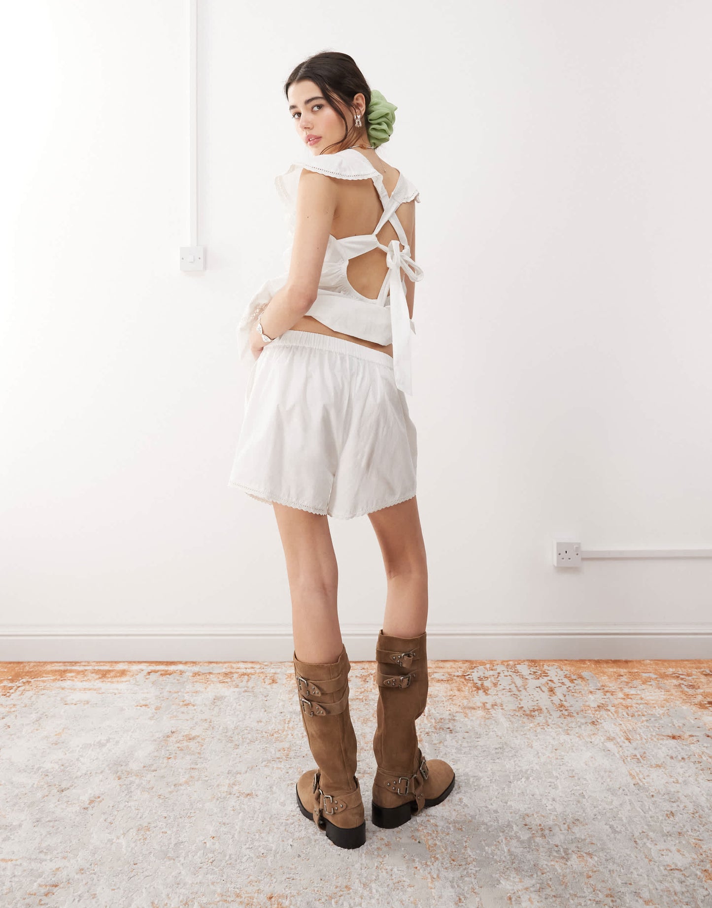 Reclaimed Vintage pull on short co-ord in white with embroidery edge
