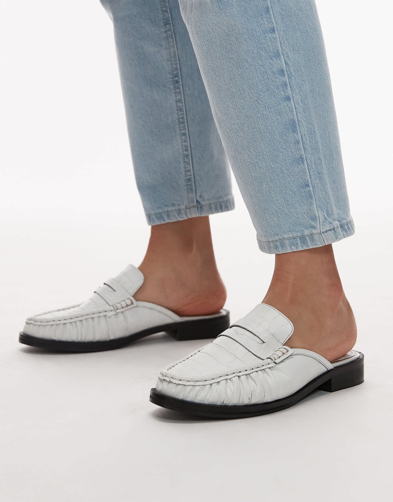 Topshop Anna leather flat shoe mule in white