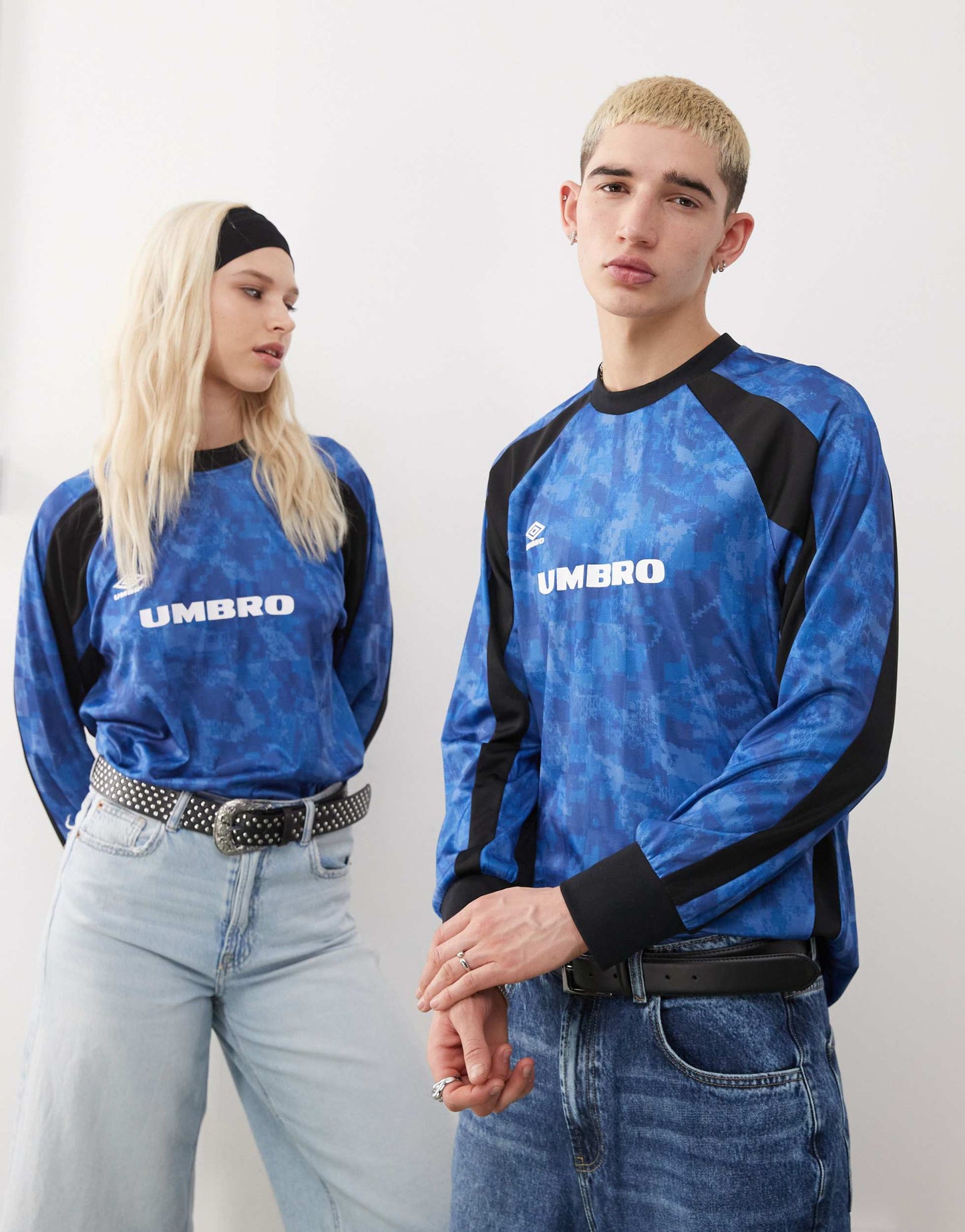 Umbro printed long sleeve jersey t-shirt in blue and black