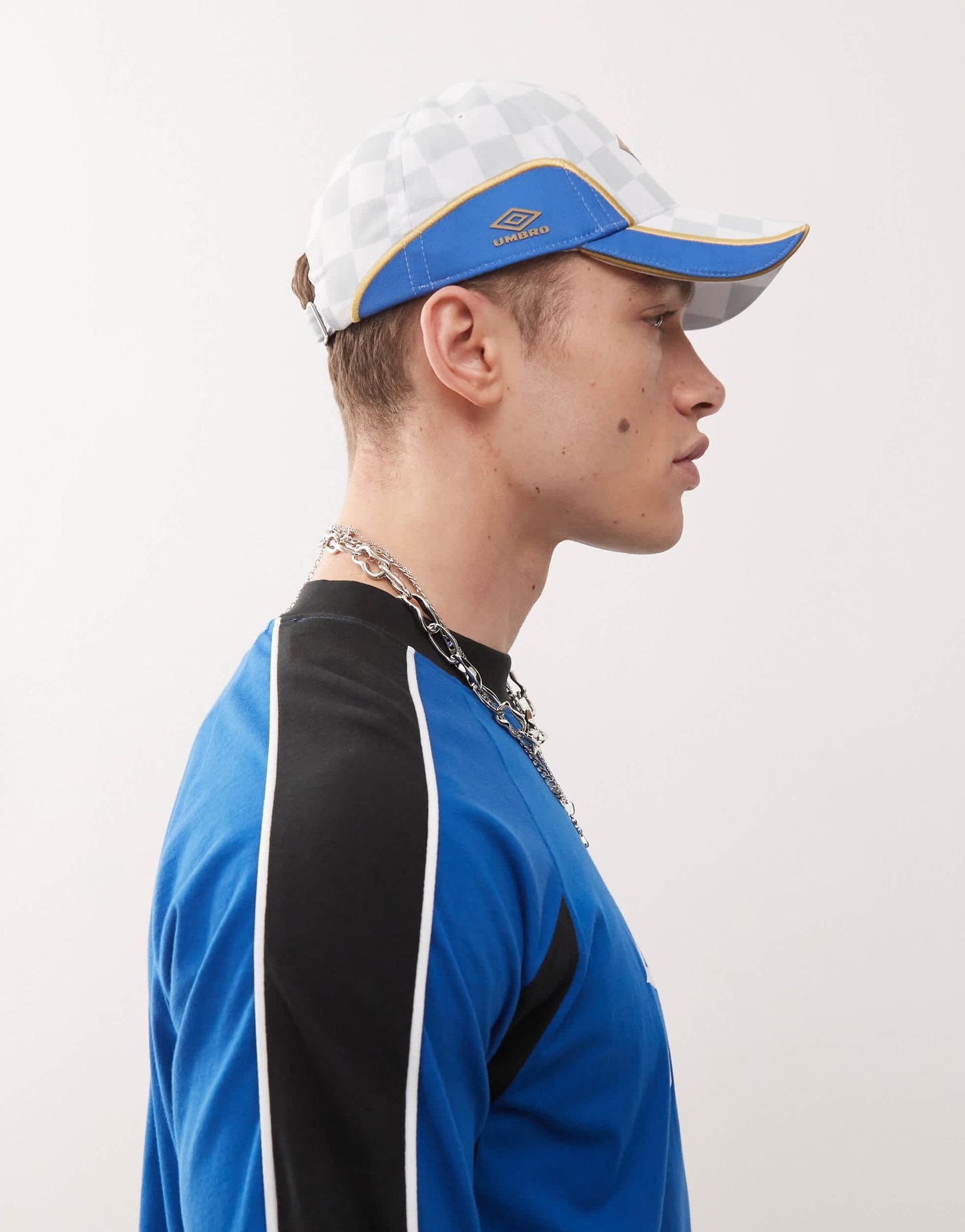 Umbro panelled logo cap in white and gold