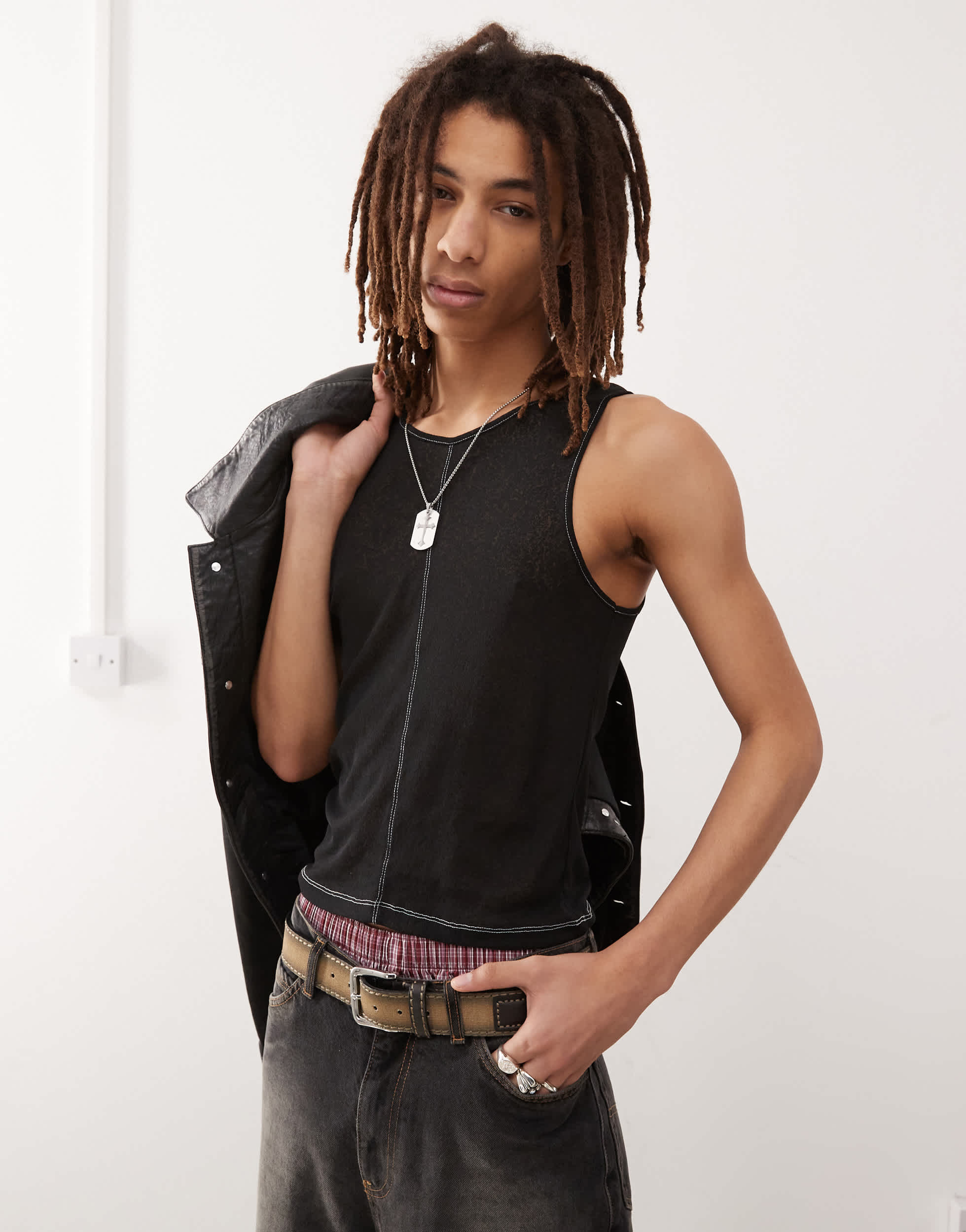 COLLUSION fitted vest in tissue mesh with seam detail