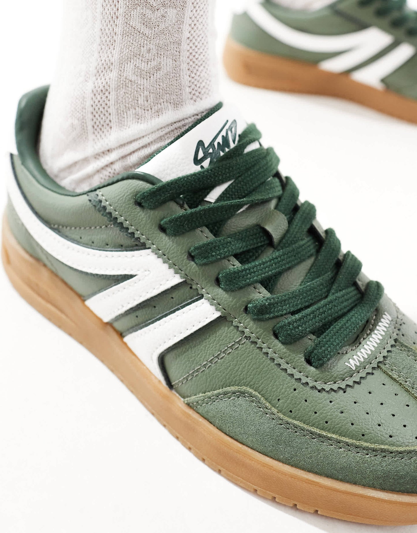 Pull&Bear retro trainers with gum sole in green