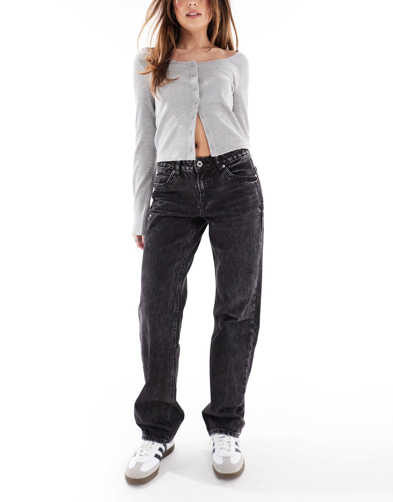 Stradivarius D03 low waisted straight leg jean in black wash