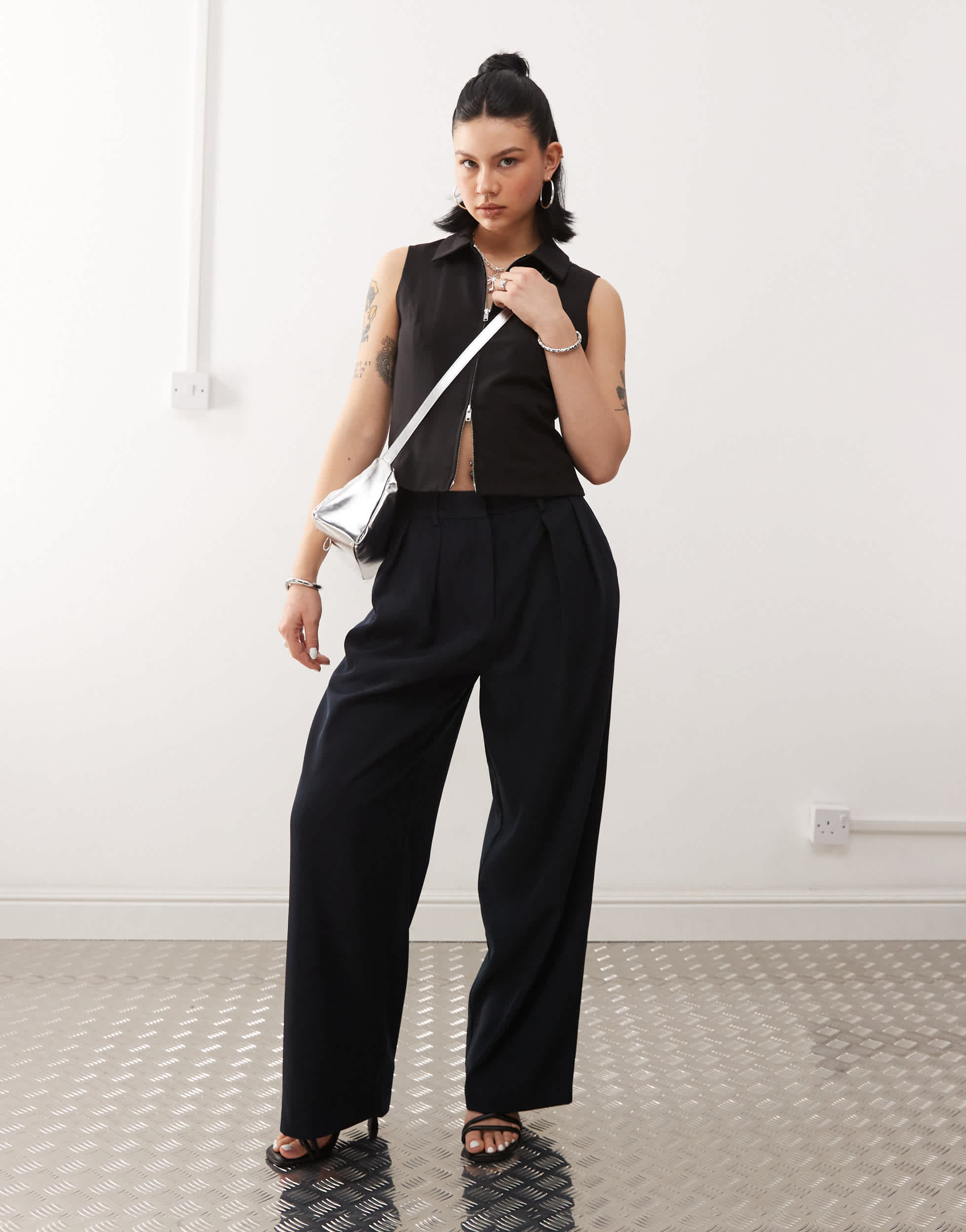 Motel nala slouchy wide leg low rise trousers in navy