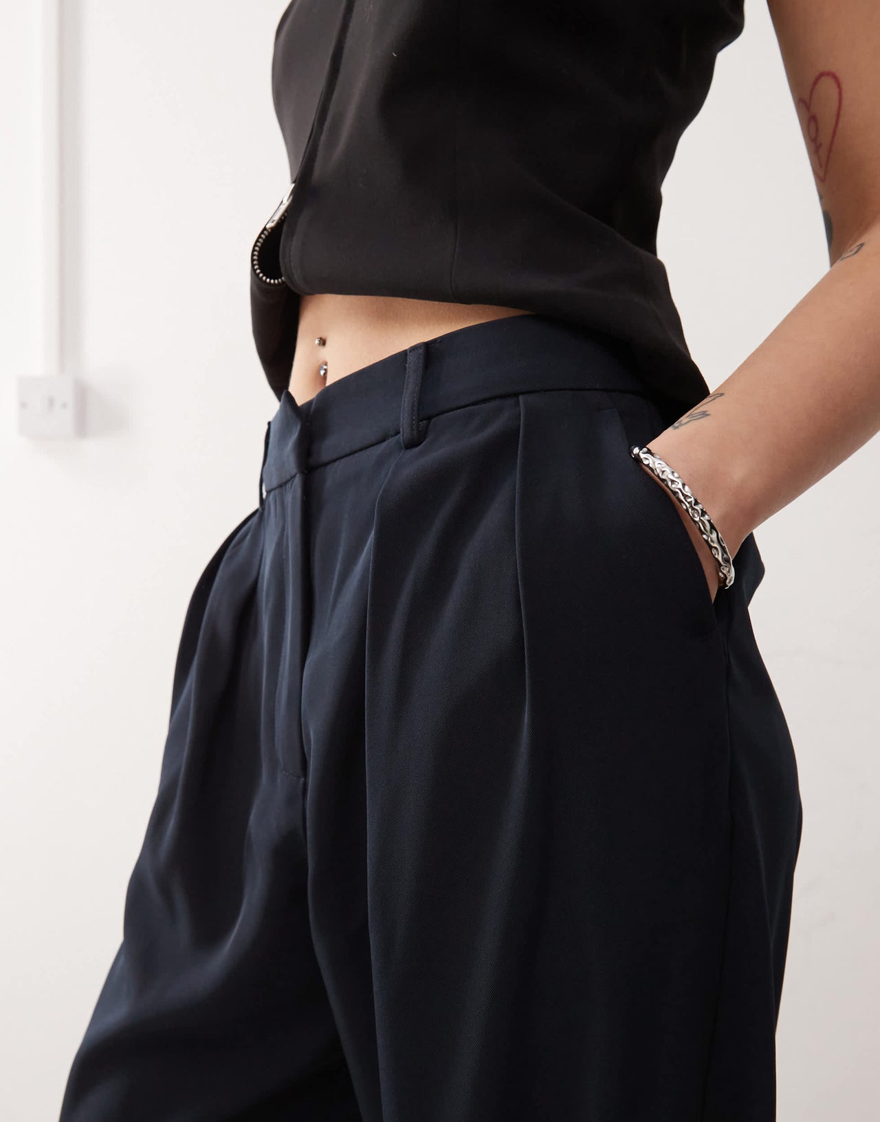 Motel nala slouchy wide leg low rise trousers in navy