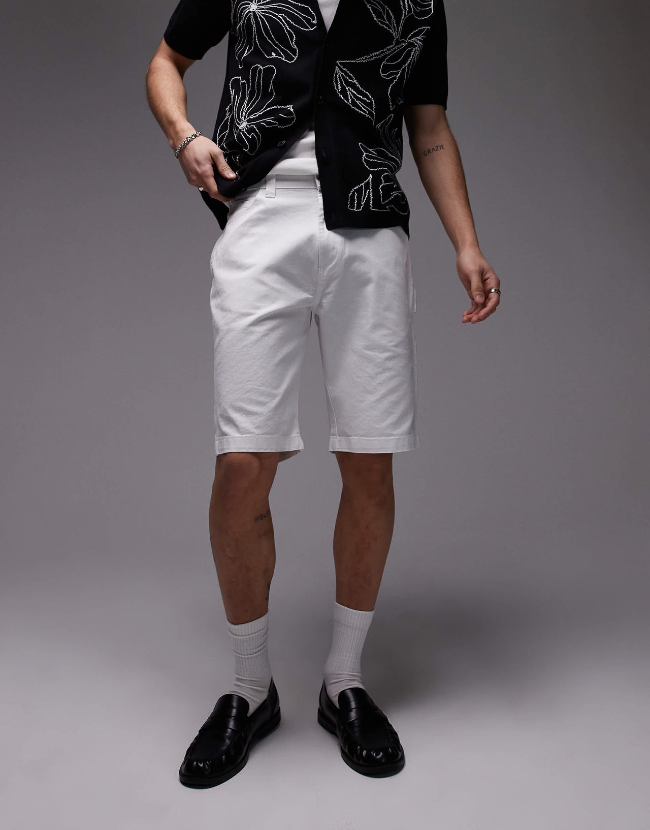 Dickies loose fit 11 inch carpenter style painter shorts in white