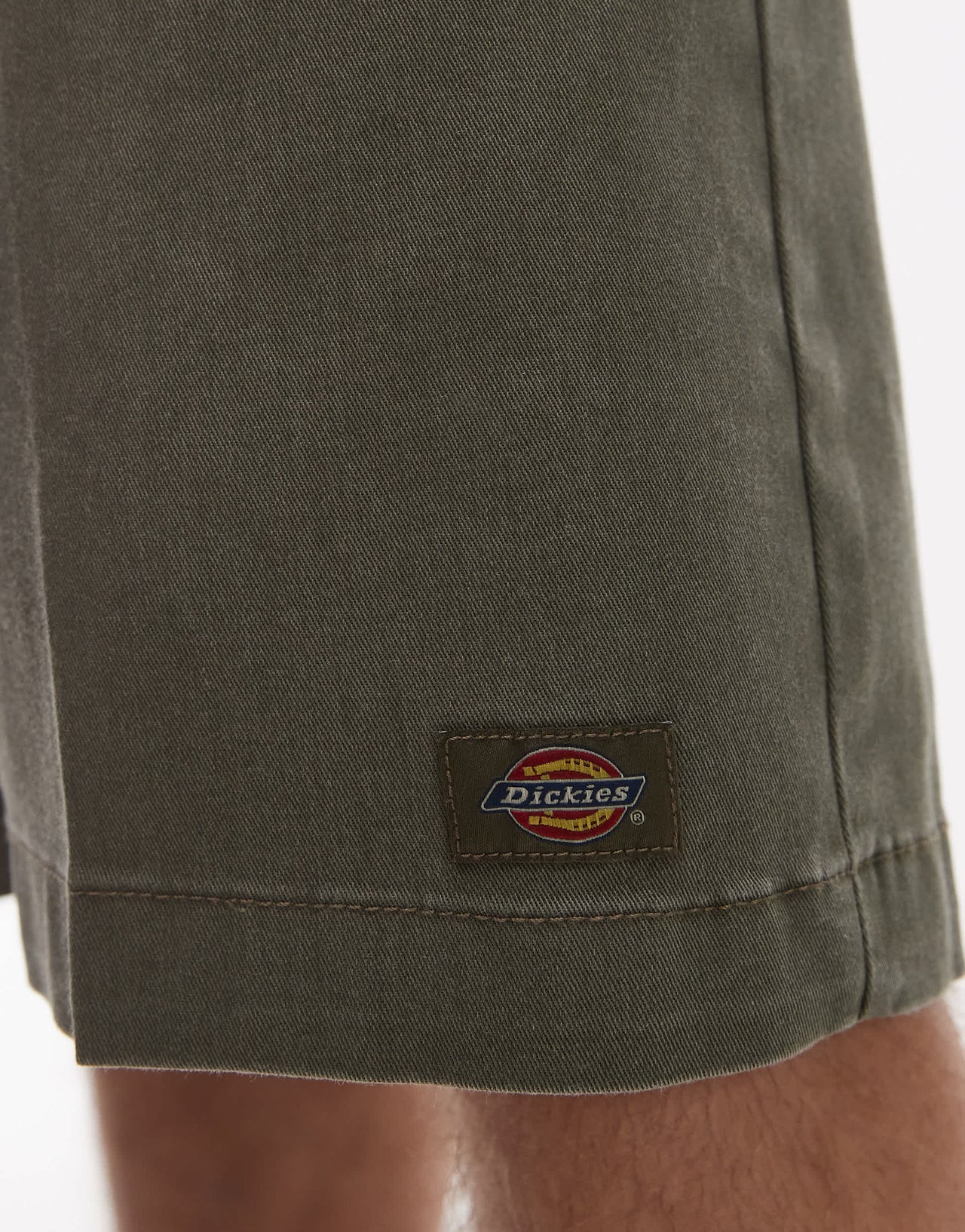Dickies unionville 13 inch pleated work short in khaki green