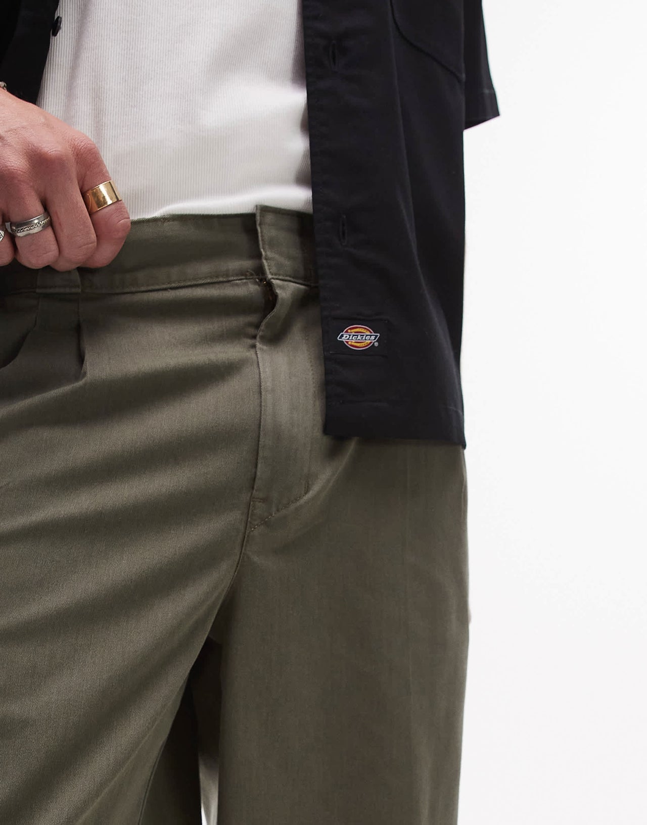 Dickies unionville 13 inch pleated work short in khaki green