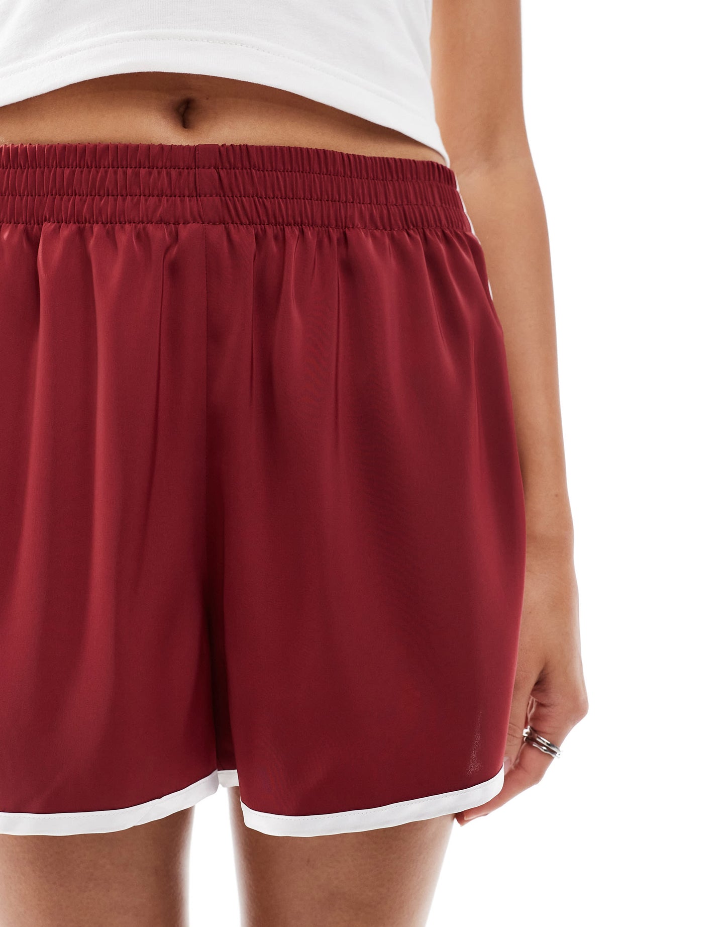 ONLY contrast piping satin shorts in burgundy