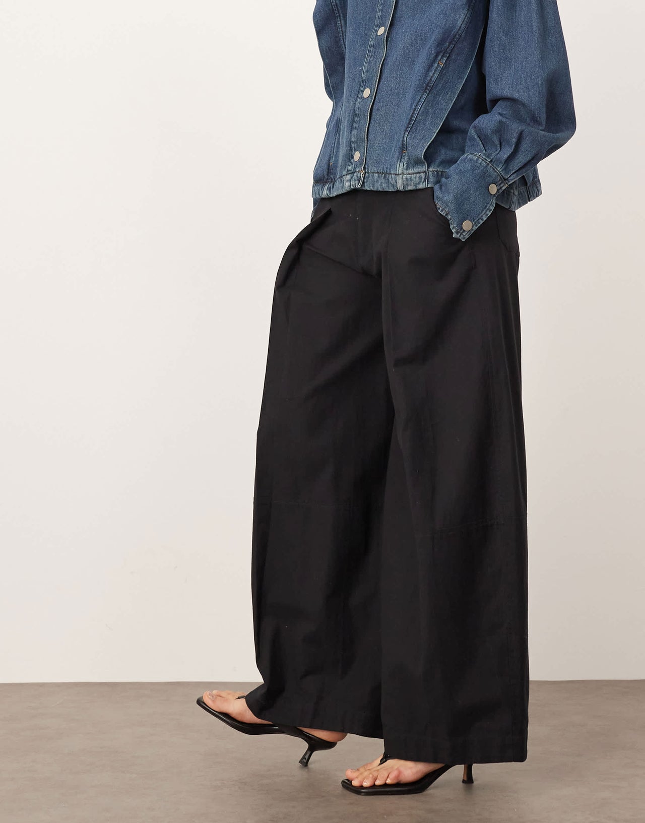 ARRANGE Remi linen high waist barrel trouser in black