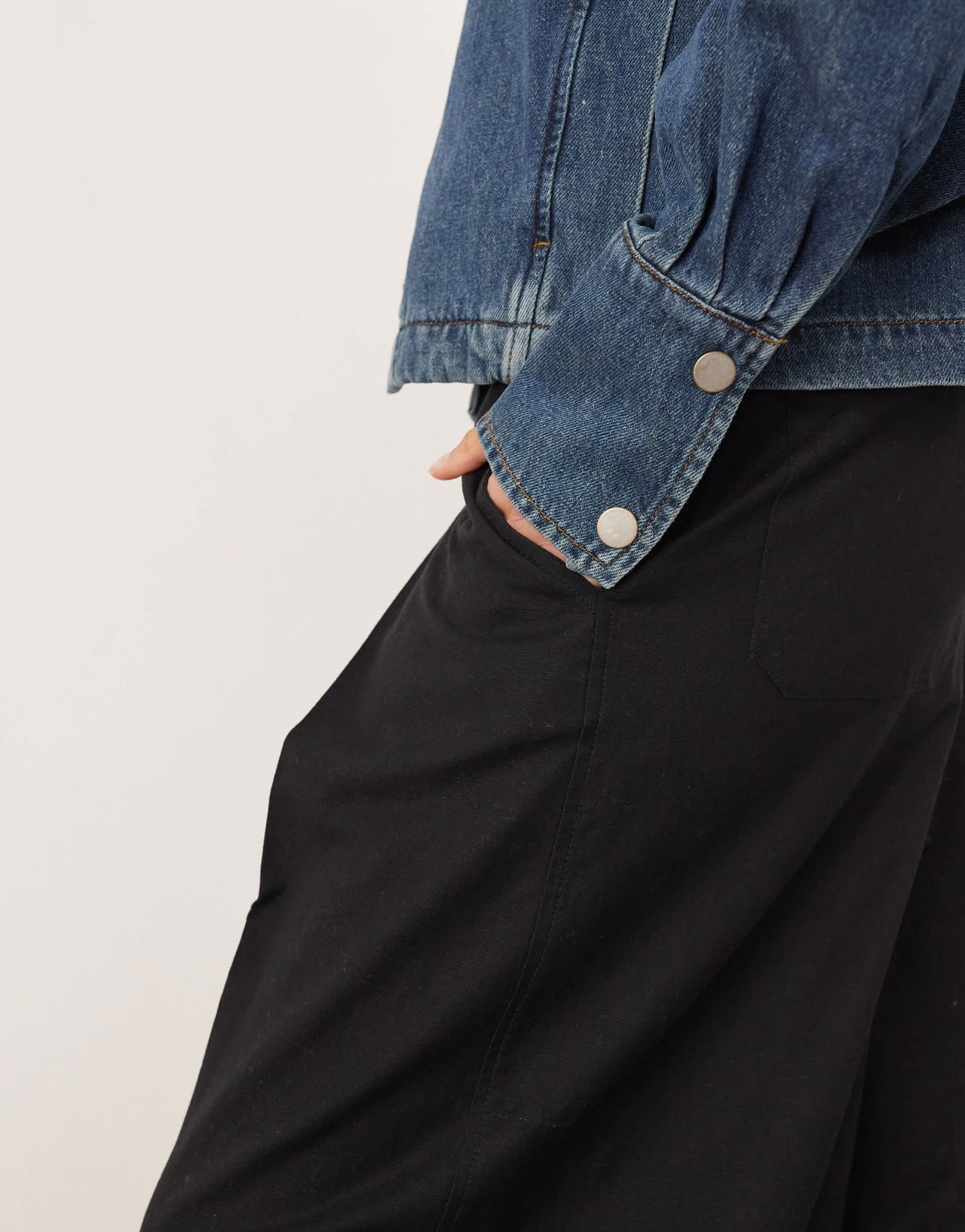 ARRANGE Remi linen high waist barrel trouser in black