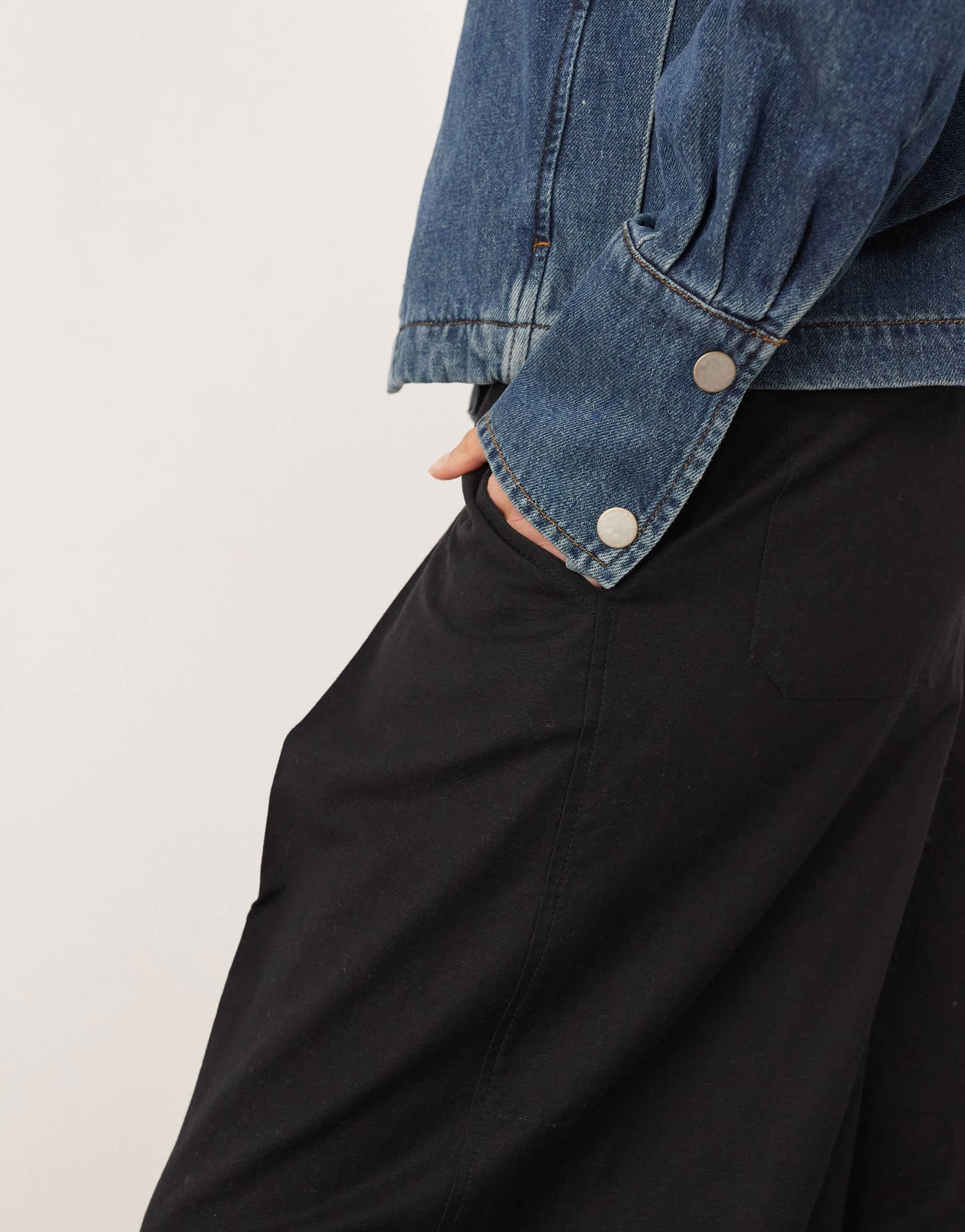 ARRANGE Remi linen high waist barrel trouser in black