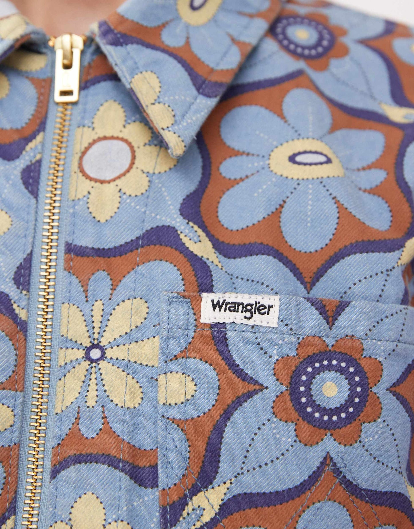 Wrangler zip front top in blue 70s print